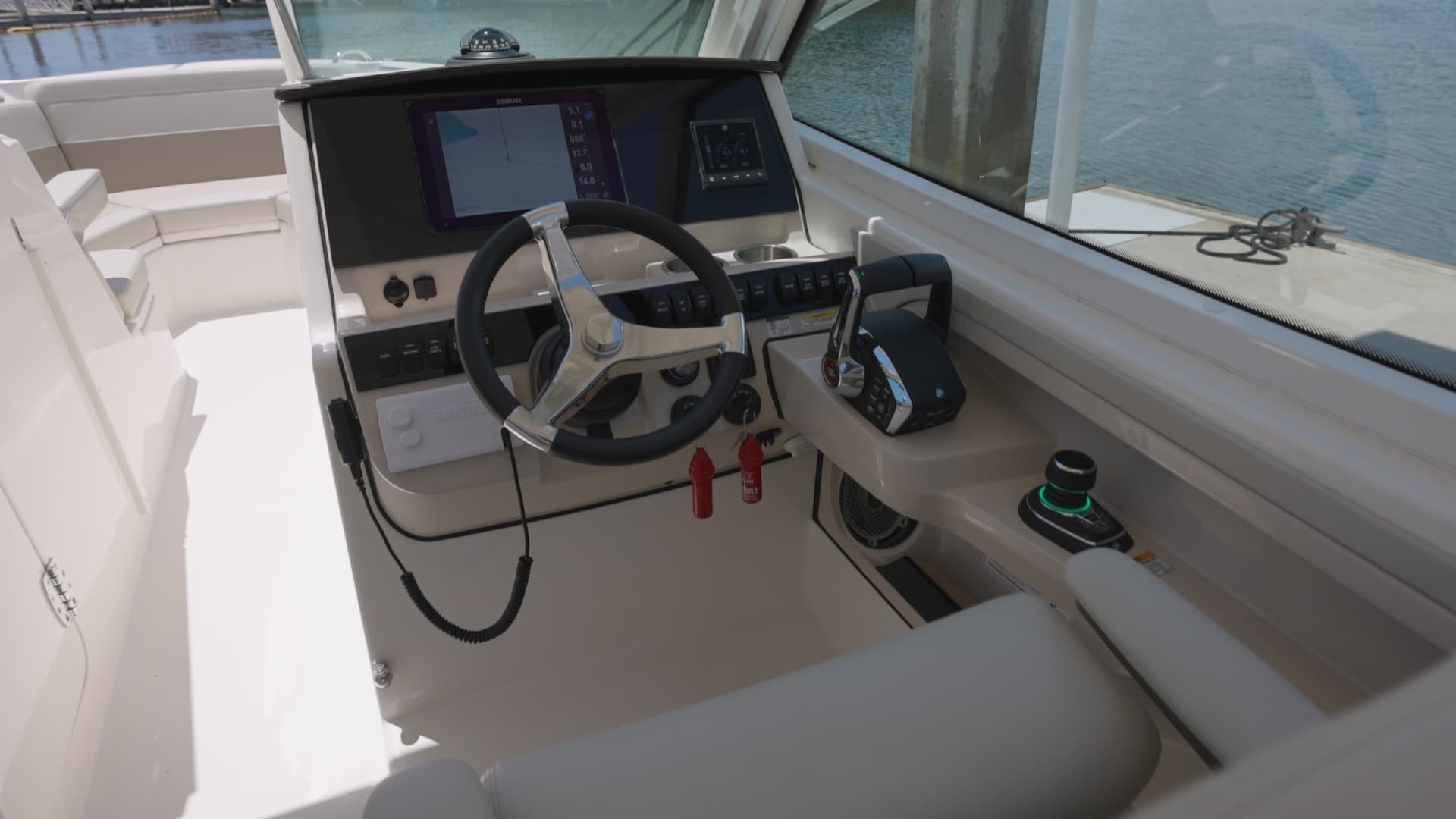 2024 Boston Whaler 280 Vantage - Image 4