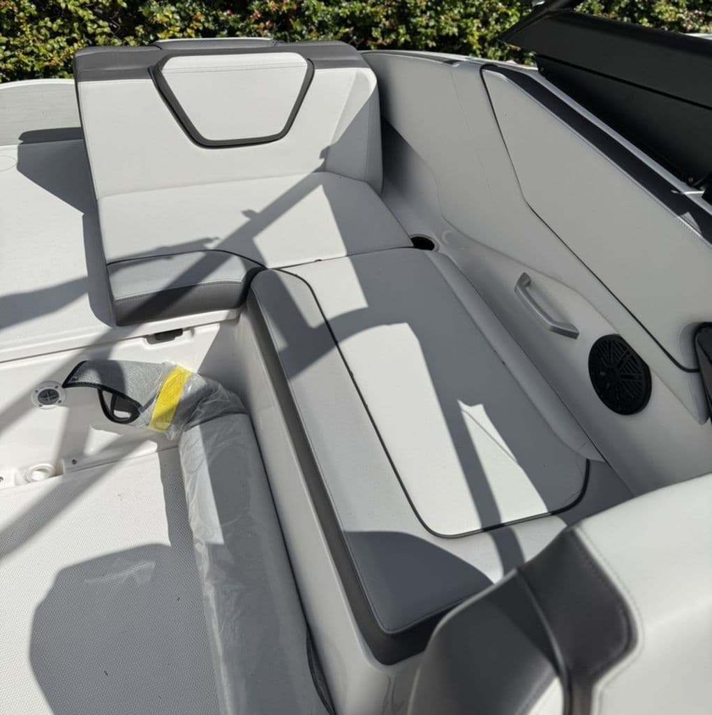 2026 Yamaha Boats AR250 - 8