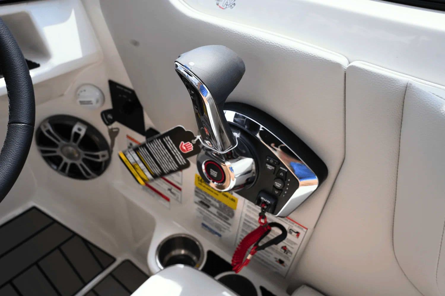 2025 Sea Ray SDX 250 - 17