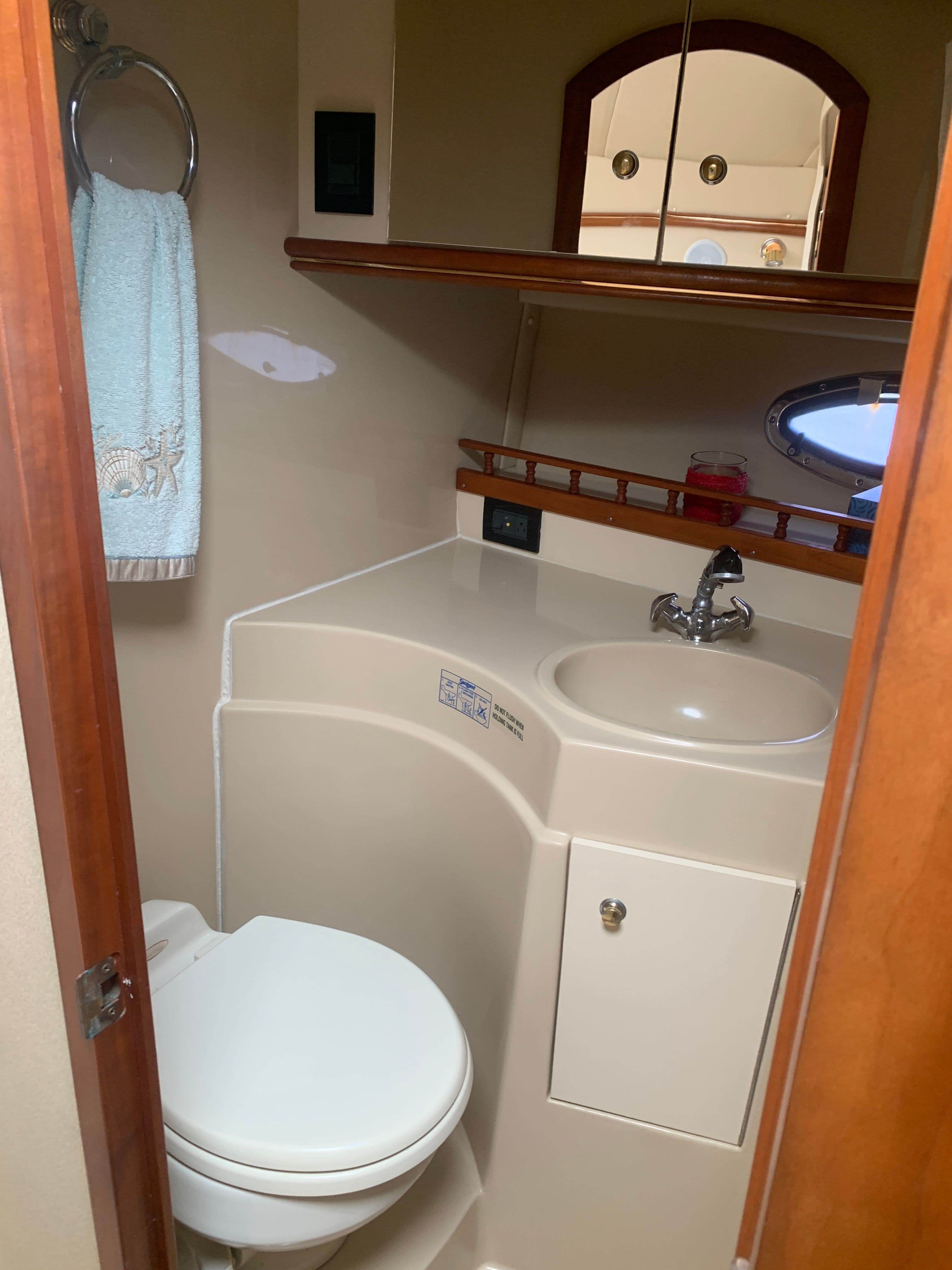 2003 Cruisers Yachts 3372 Express - 33