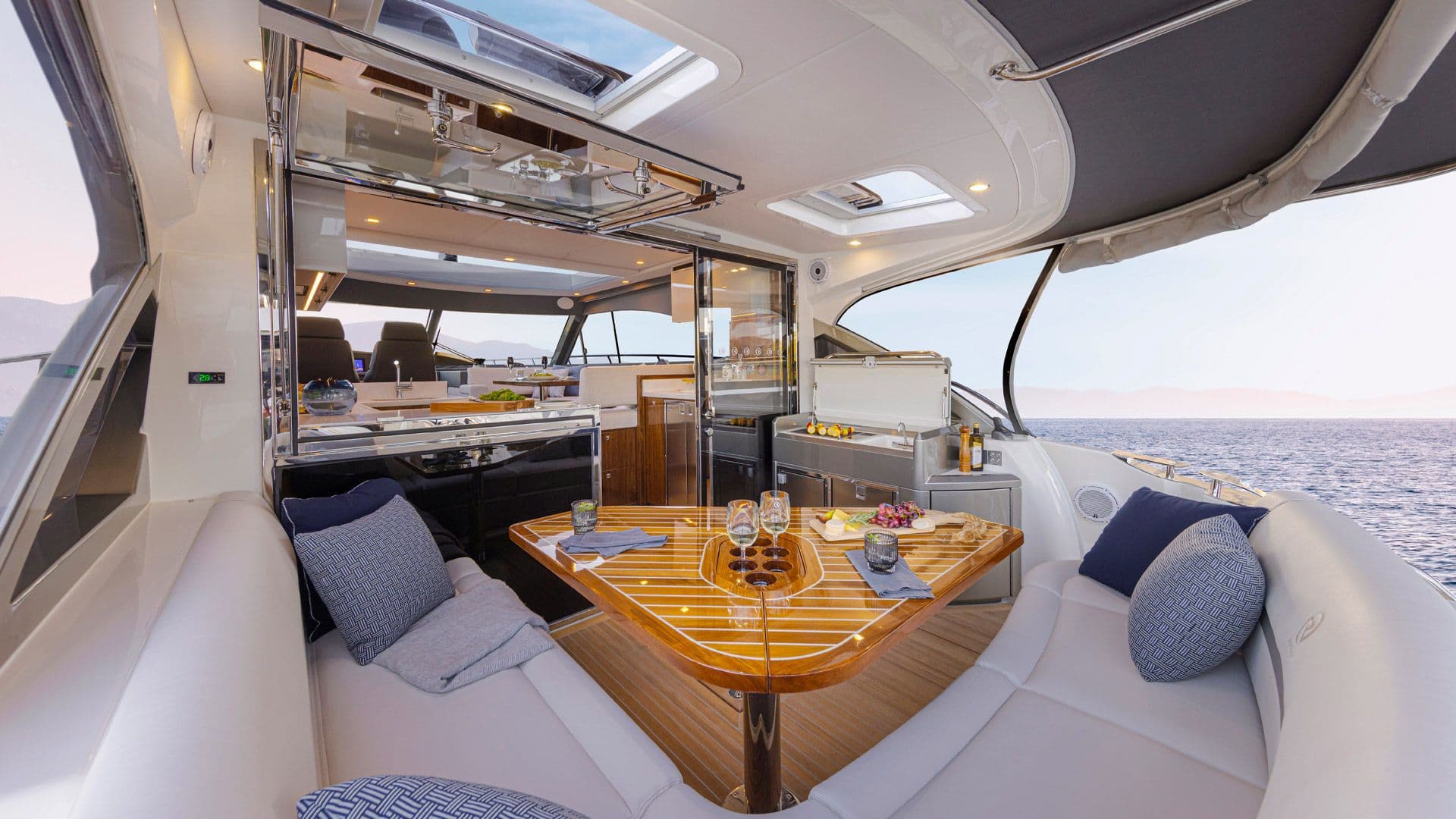 2027 RIVIERA 4600 SY - Image 12