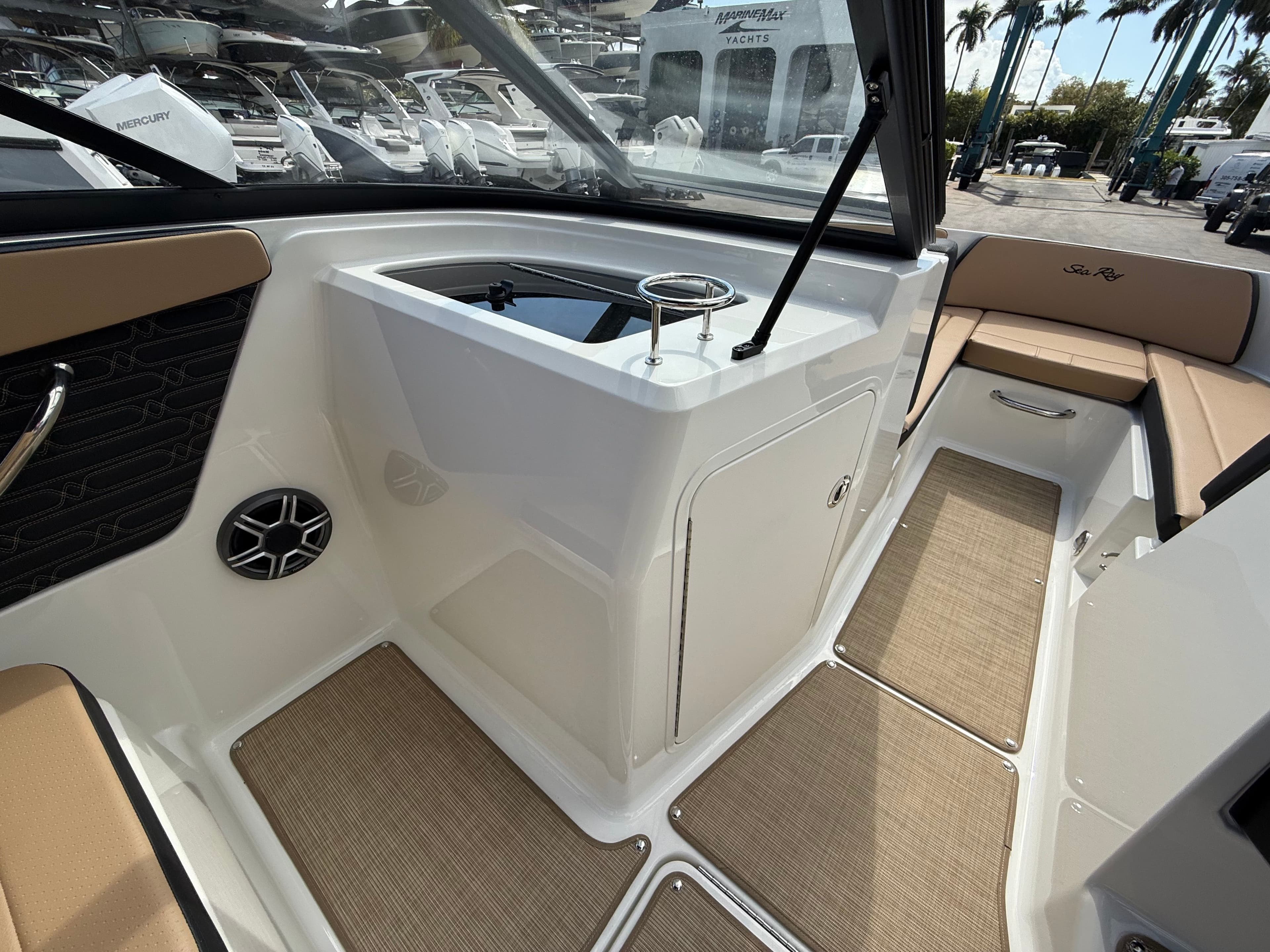 2026 Sea Ray SPX 210 Outboard - 11