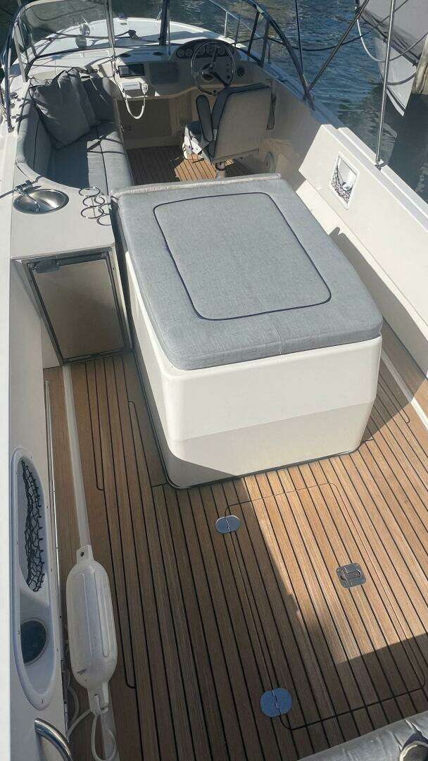 2013 Vanquish 24 Runabout - Image 10