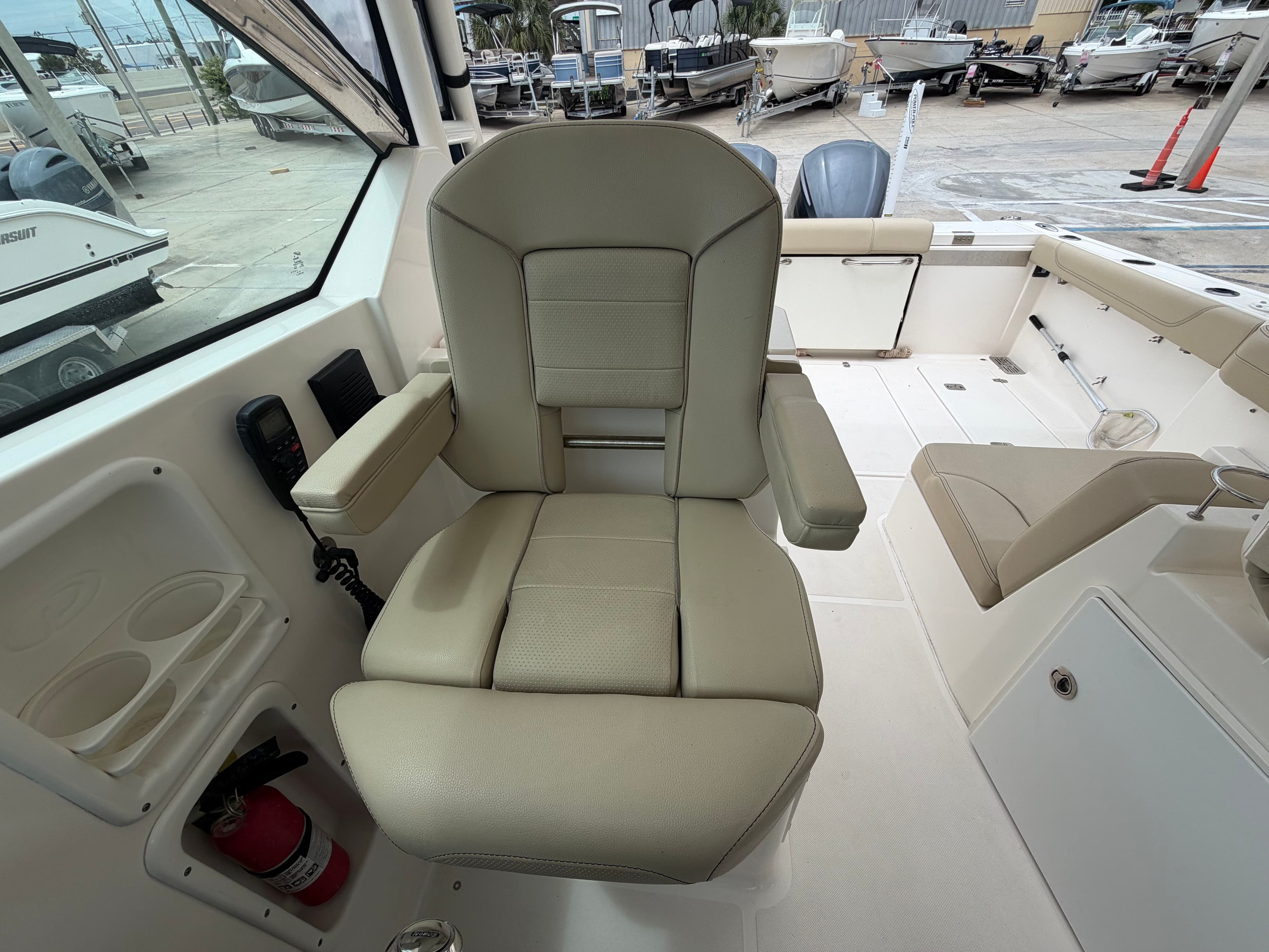 2018 PURSUIT 295 DC - Image 14