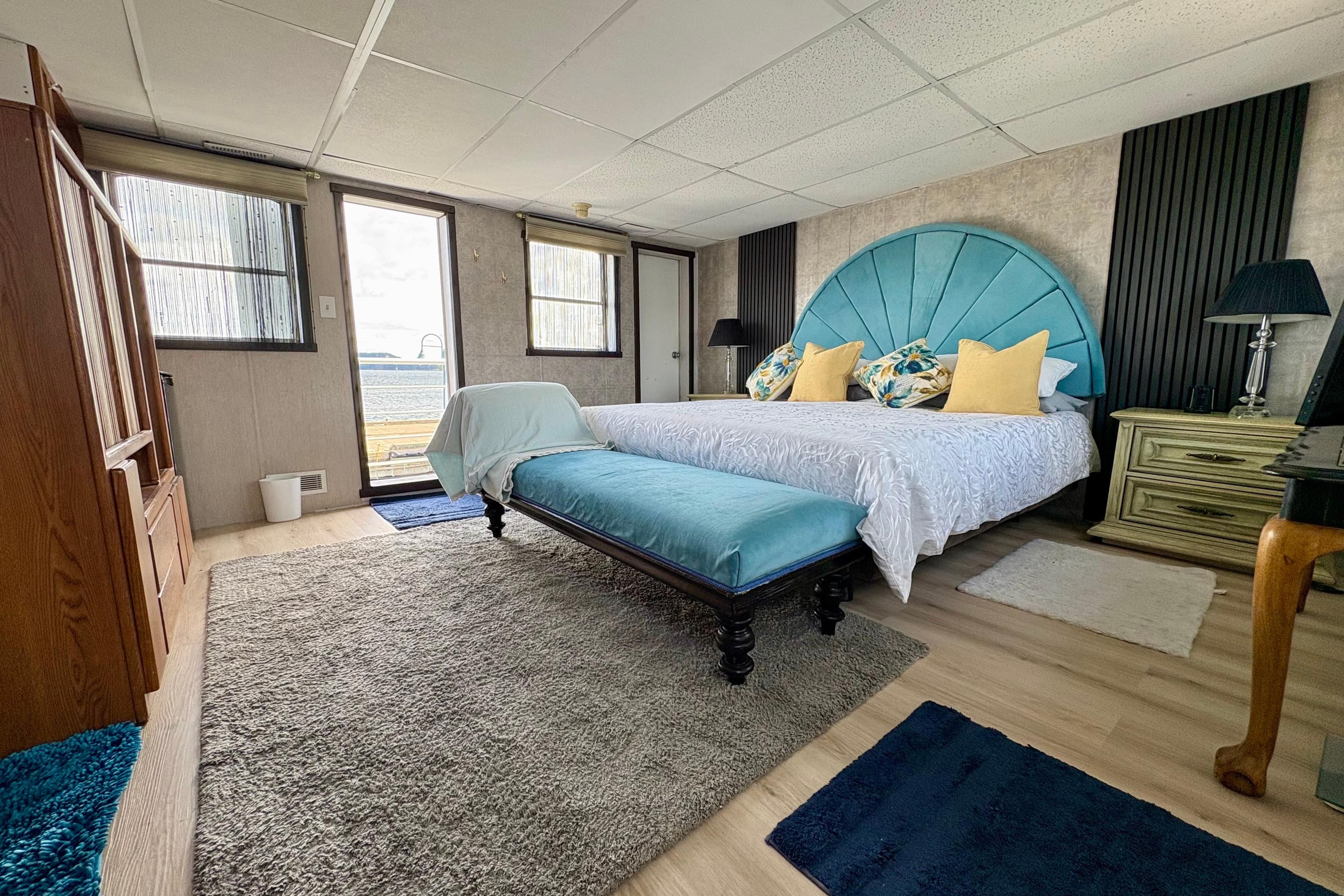 Luxurious 1988 Western Aluminum Craft houseboat bedroom with elegant decor and waterfront view.