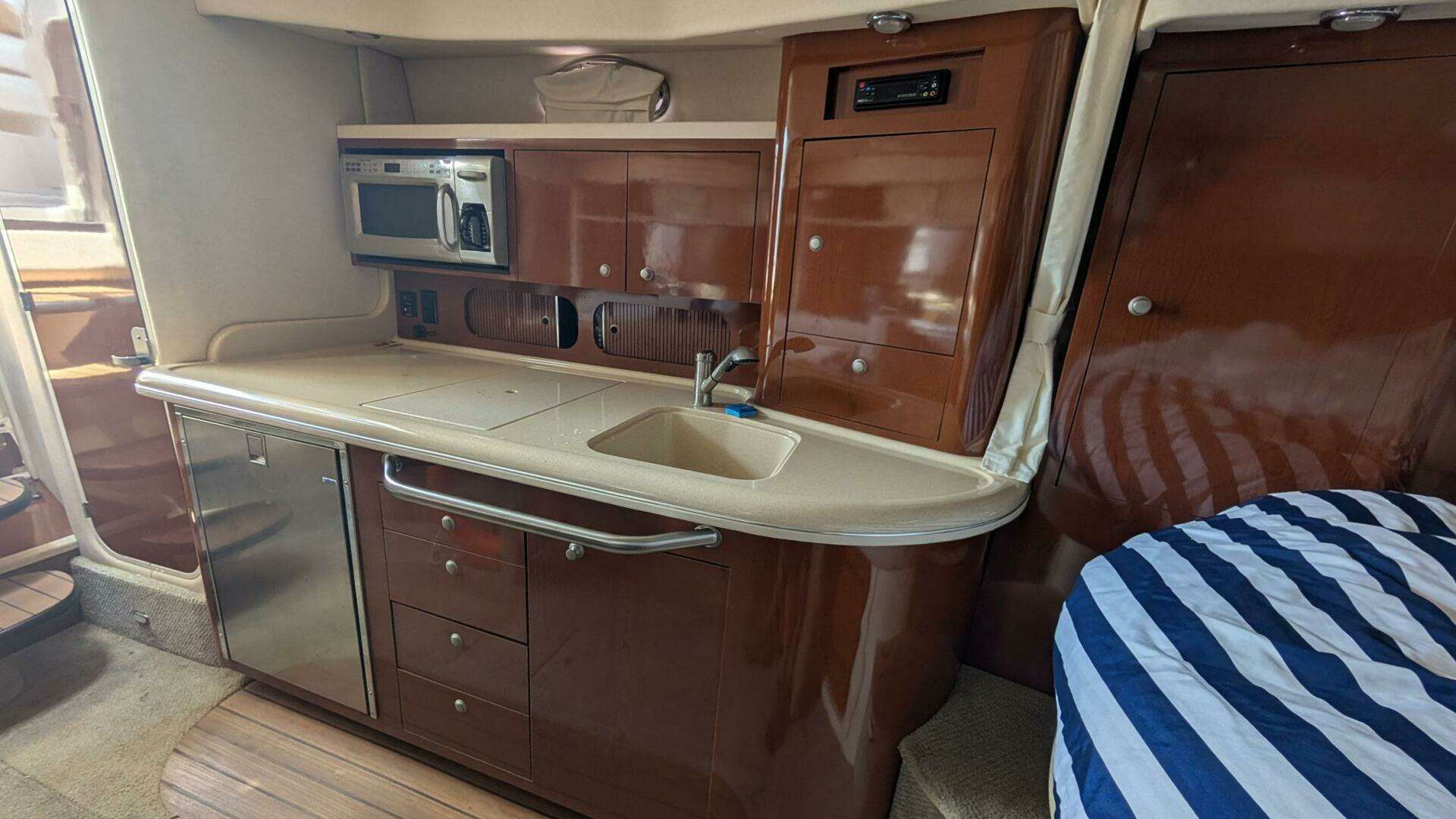 2008 Sea Ray 340 Sundancer Sportsman - Image 13