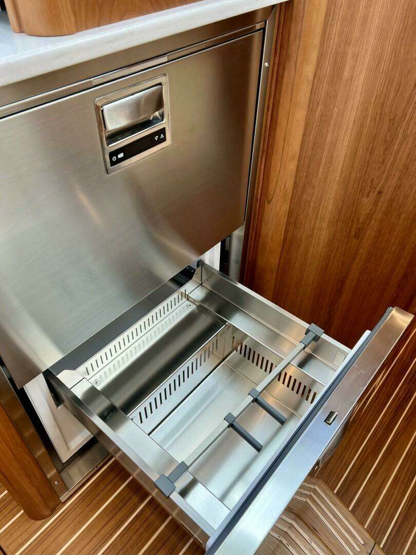 2027 Sabre 43 Salon Express - Image 15
