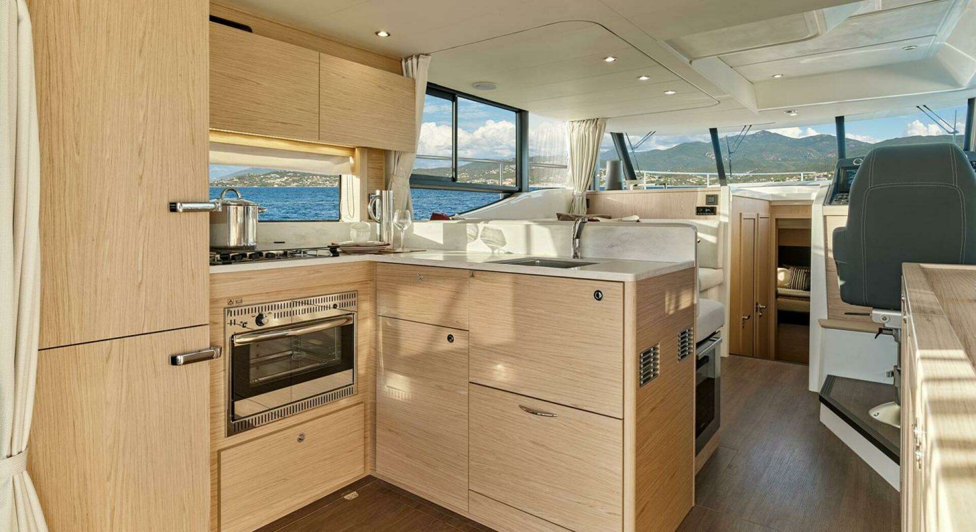 2026 Beneteau Swift Trawler - Image 13