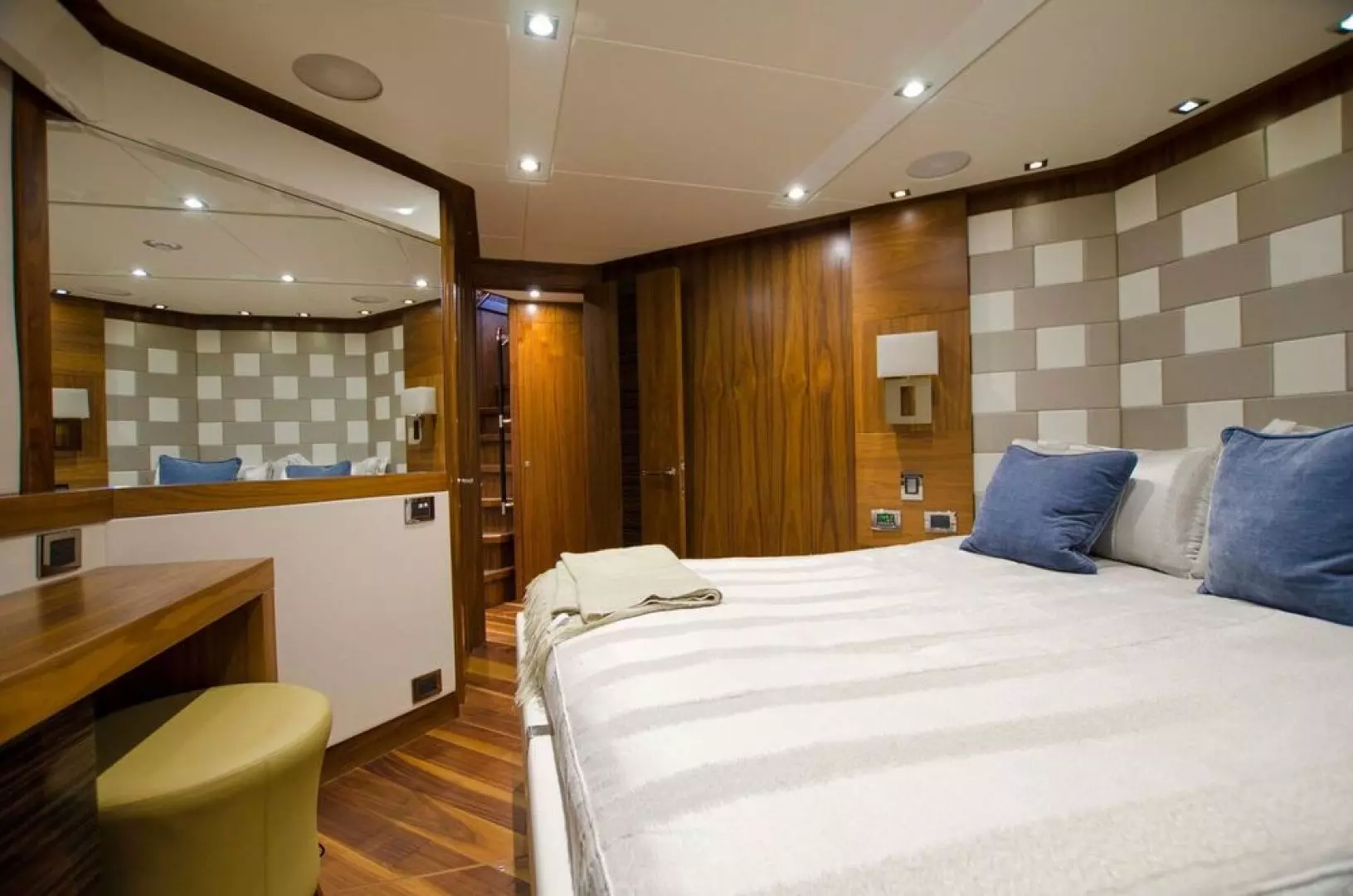 2015 Sunseeker Sport Yacht - Image 19