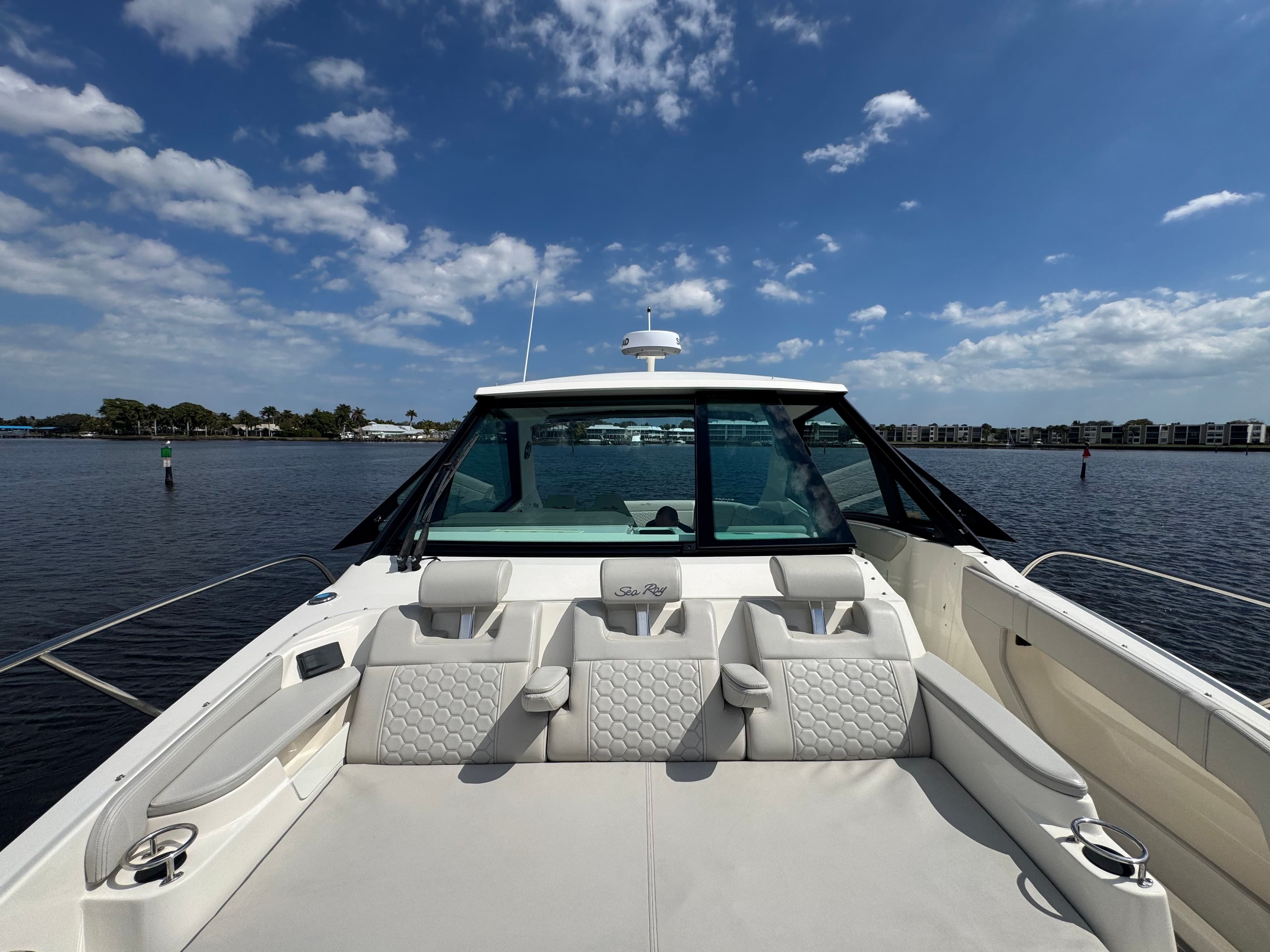 2023 Sea Ray Sundancer 320 Outboard - 49