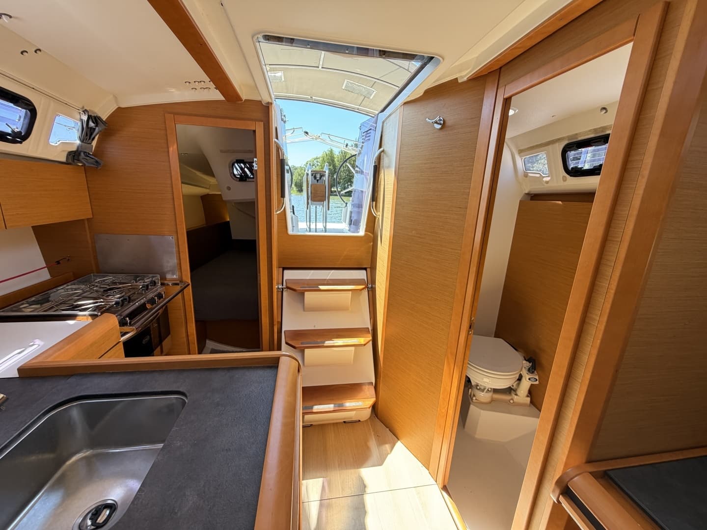 2015 Jeanneau 349 - Image 38