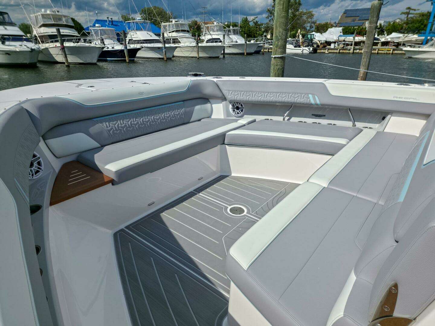 2025 Regal 50 SAV - Image 37