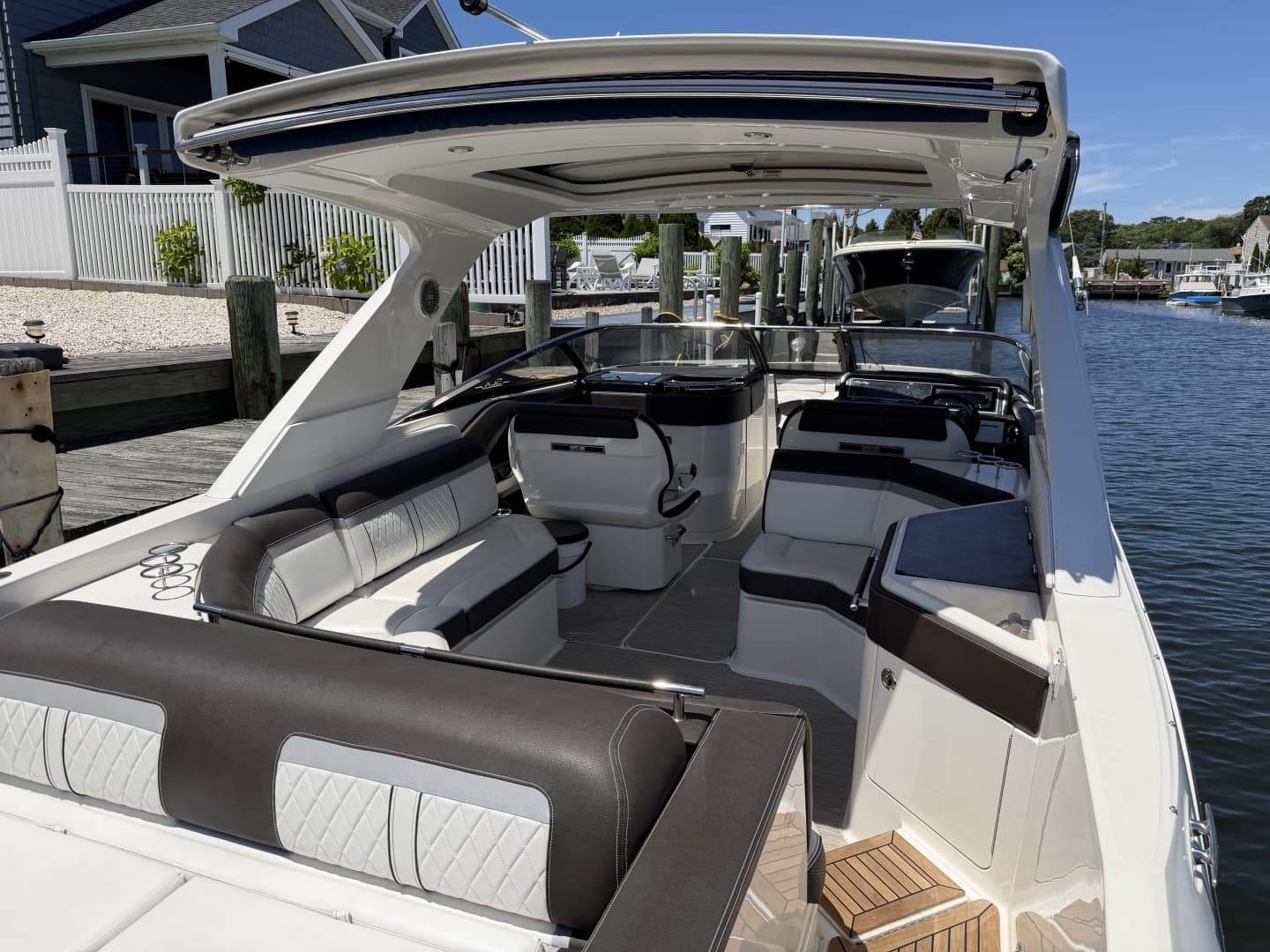 2017 Sea Ray 310 SLX - Image 11
