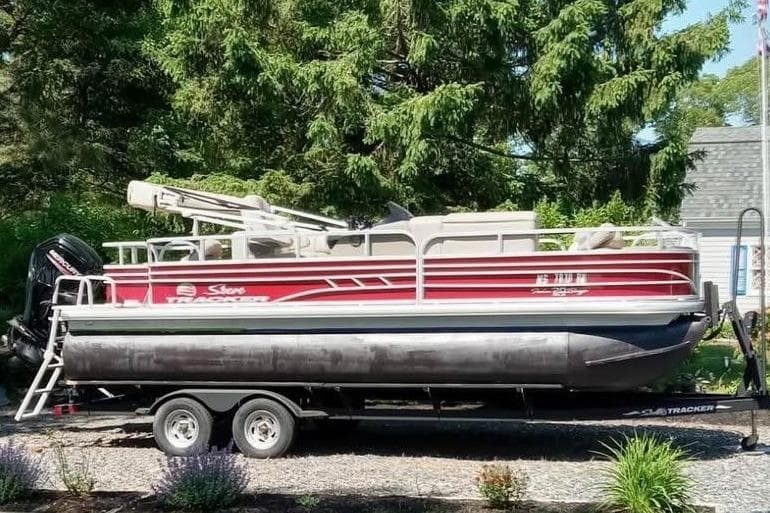 2021 Sun Tracker Party Barge 20 DLX