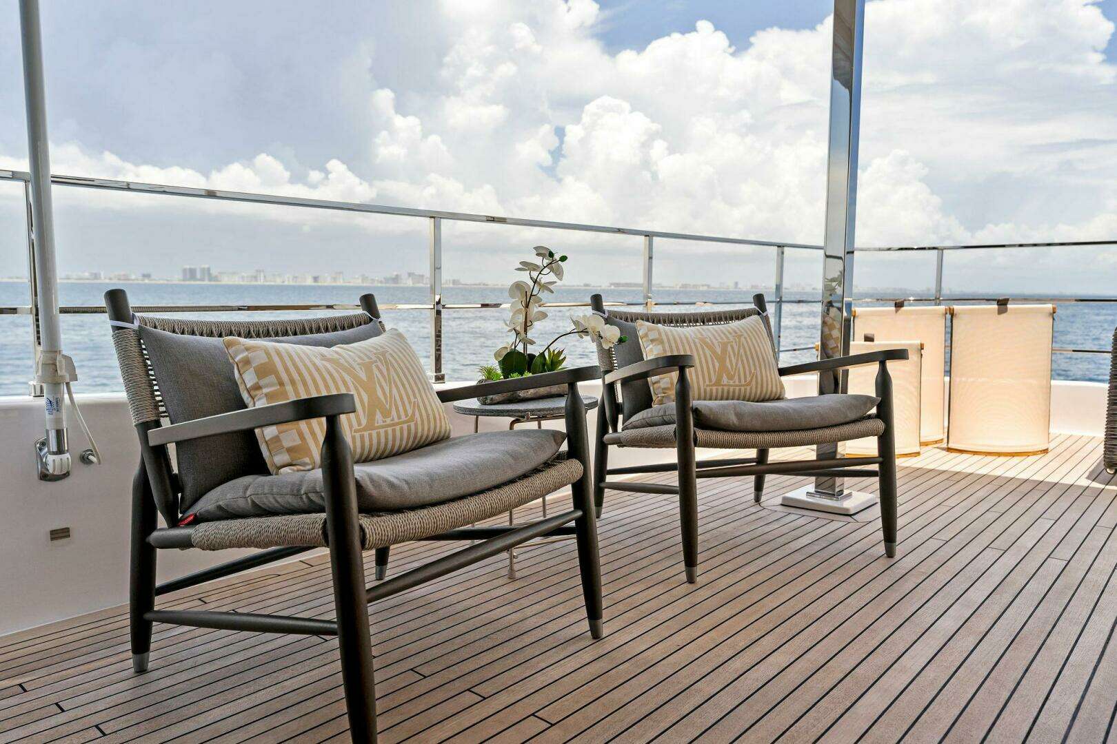 2024 Custom Line Navetta 33 - Image 43