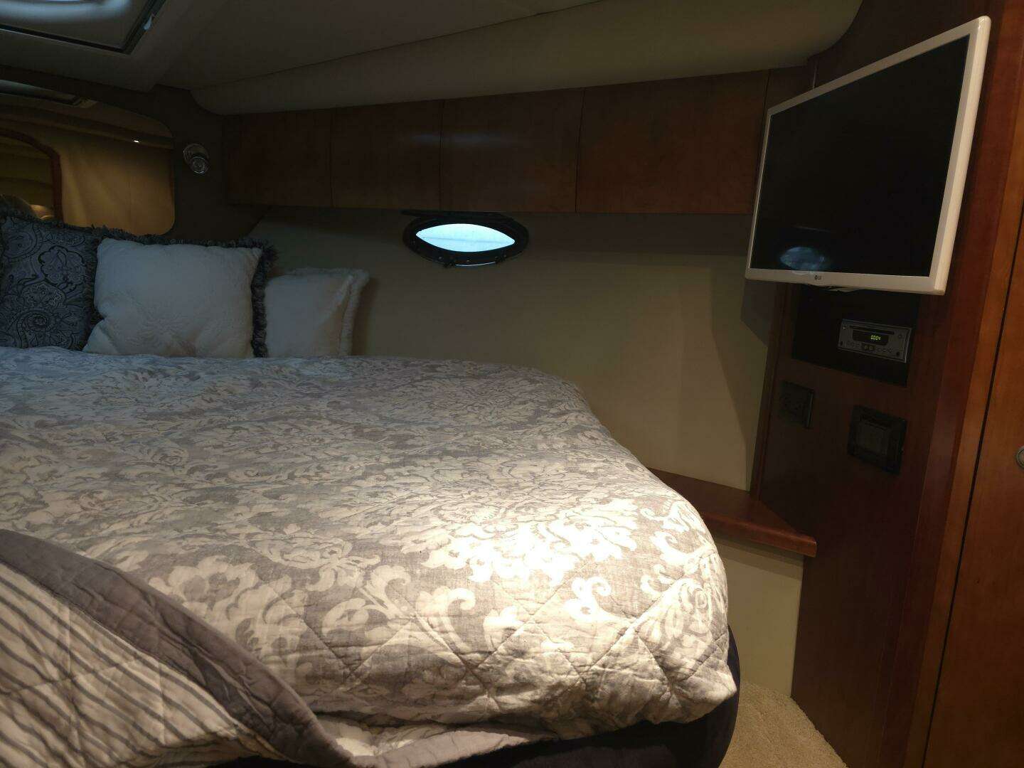2008 Cruisers Yachts — - Image 15