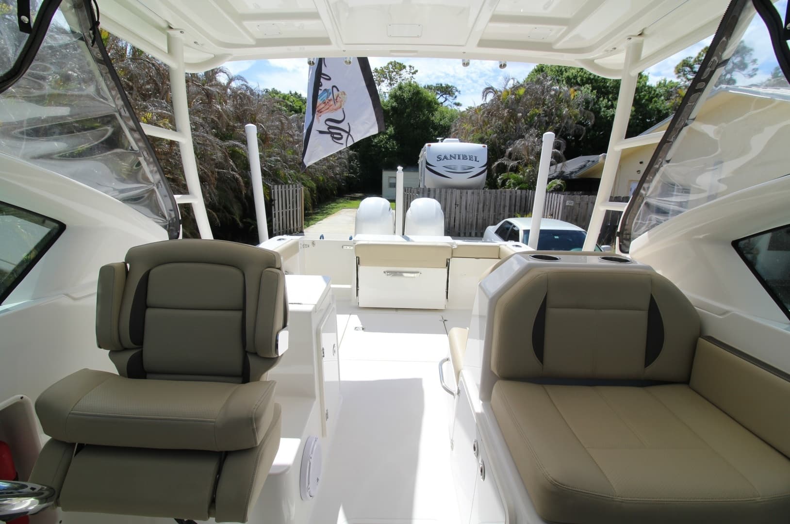 2019 Pursuit DC 266 - Image 5