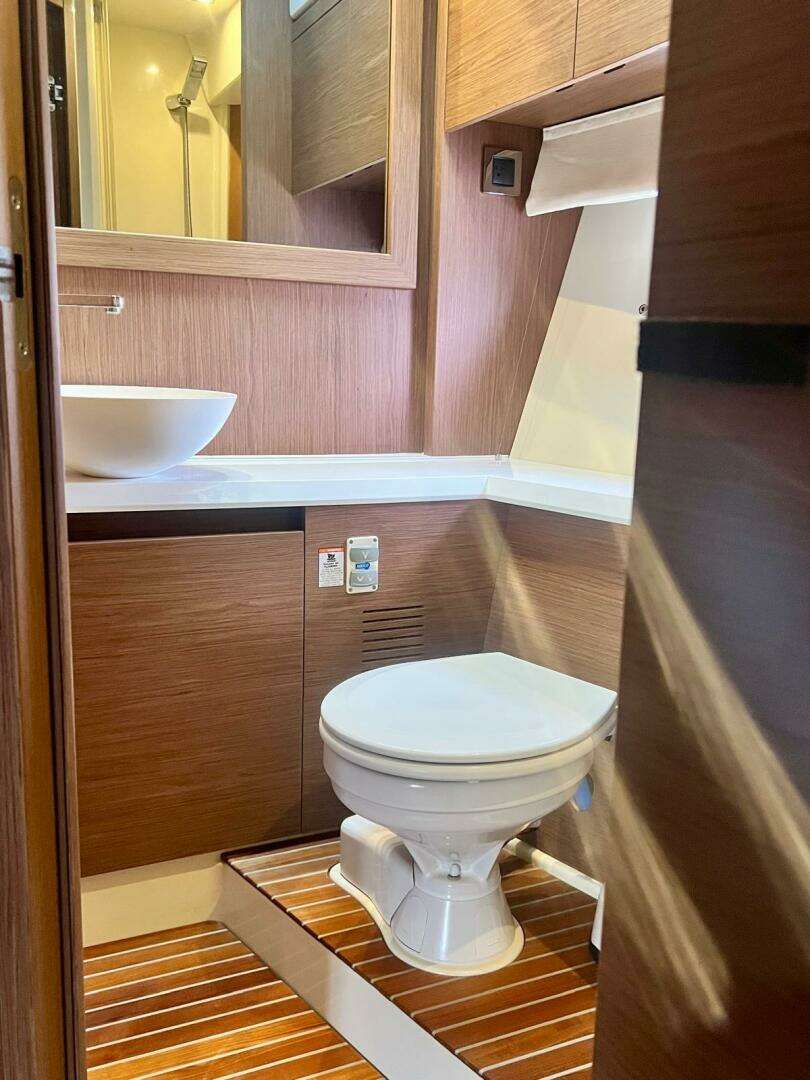 2017 Beneteau Monte Carlo 4 - Image 27