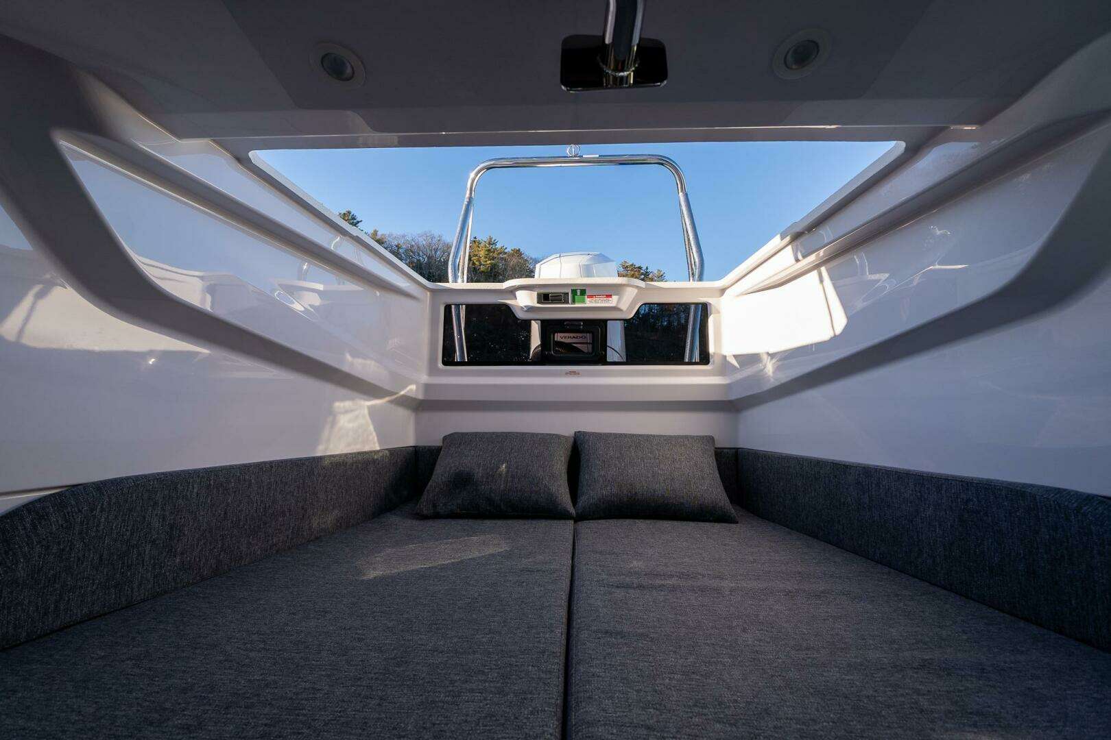 2026 Axopar Cross Cabin - Image 26