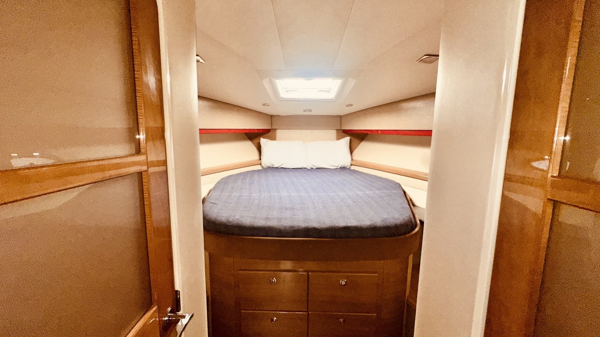 2012 Formula 45 Yacht - Image 12