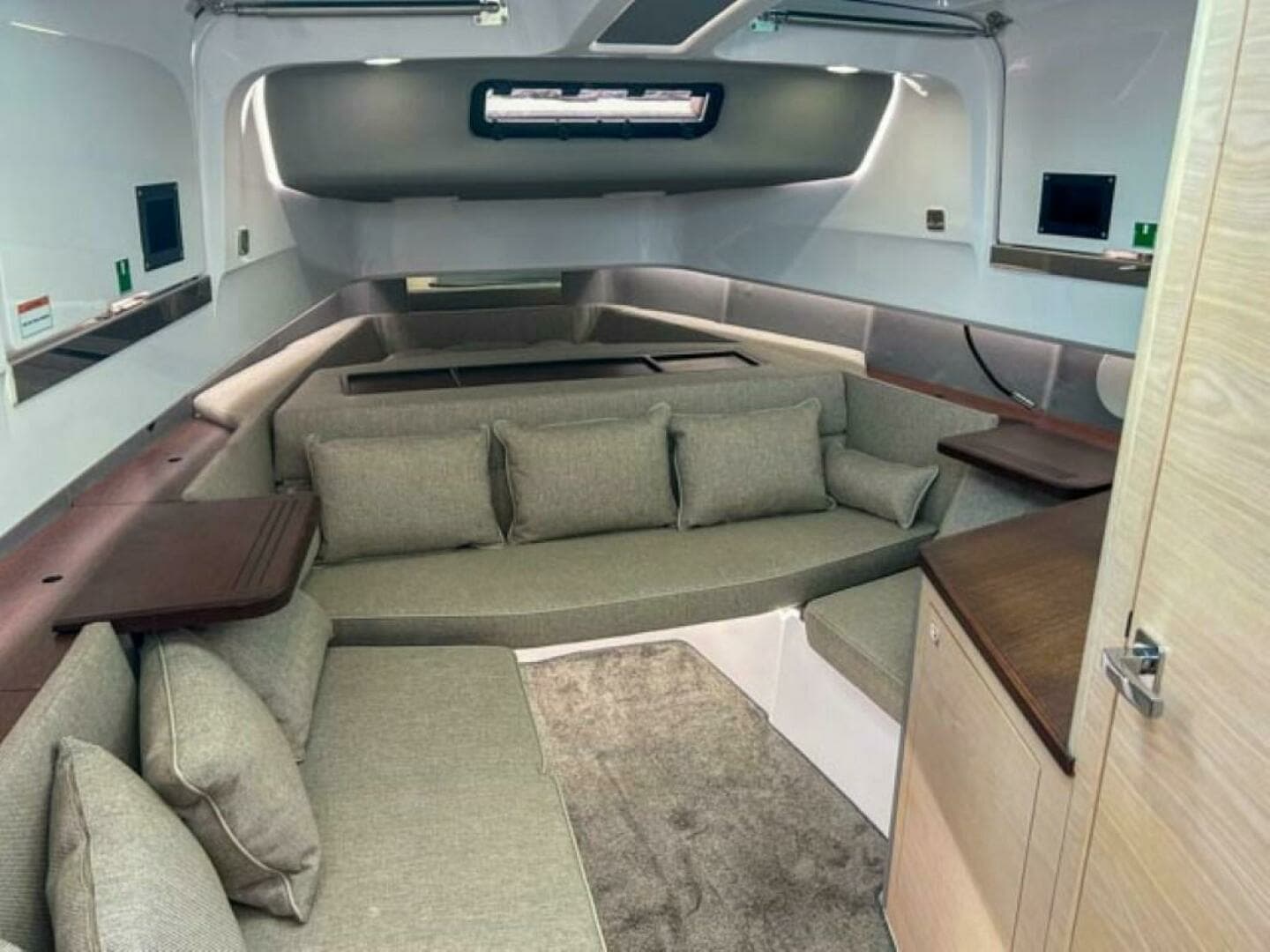 2024 Axopar 45 XC Cross Cabin - Image 16