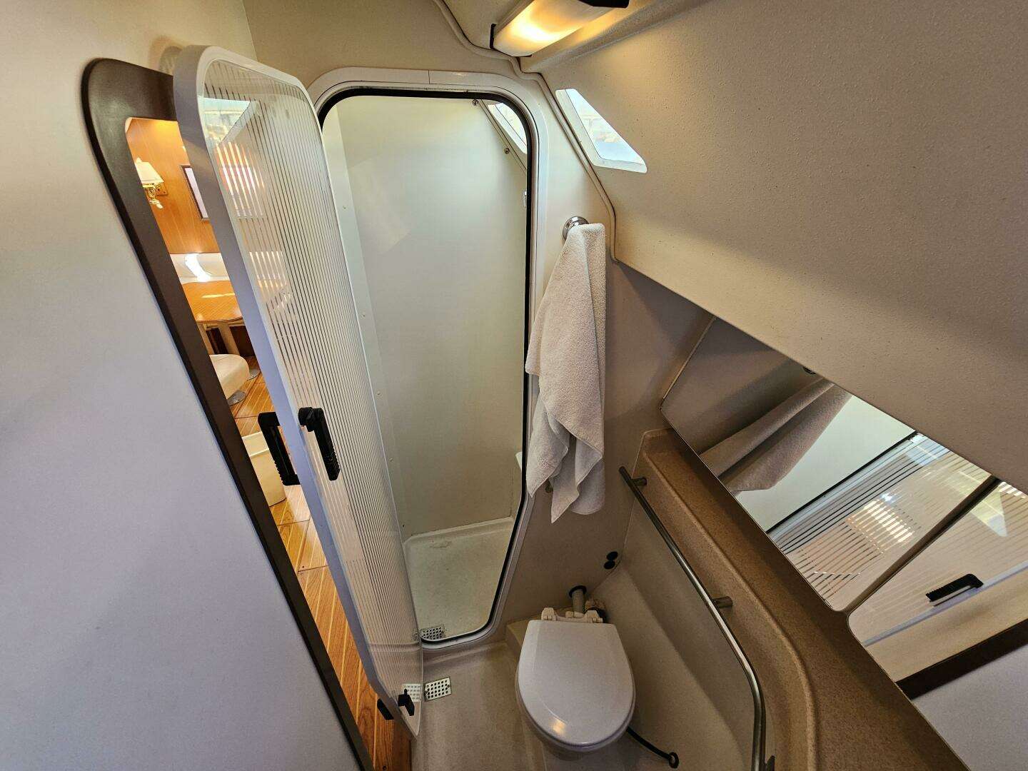 2001 Catalina 470 - Image 26