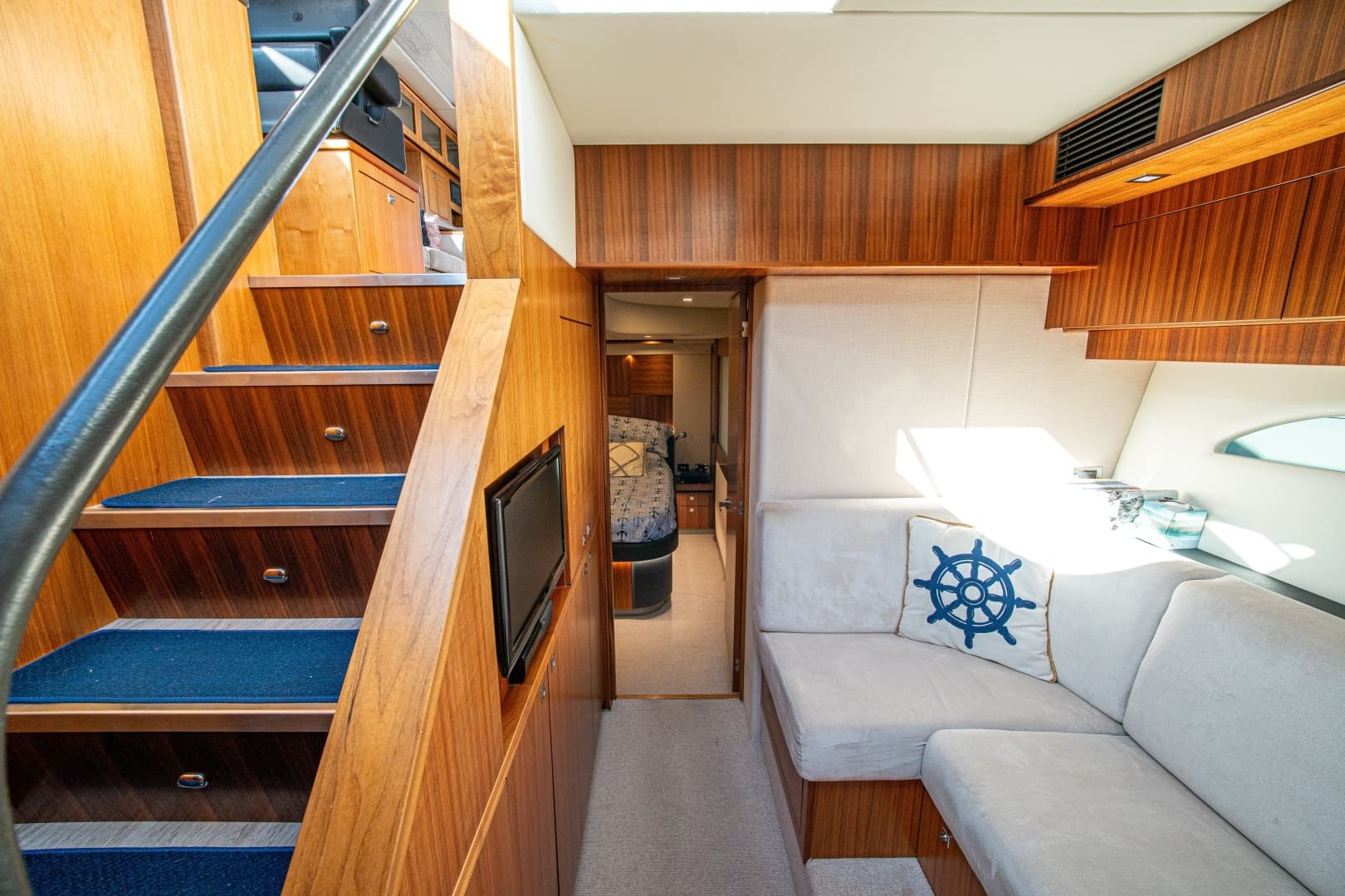 2015 Riviera 6000 Sport Yacht - Image 46