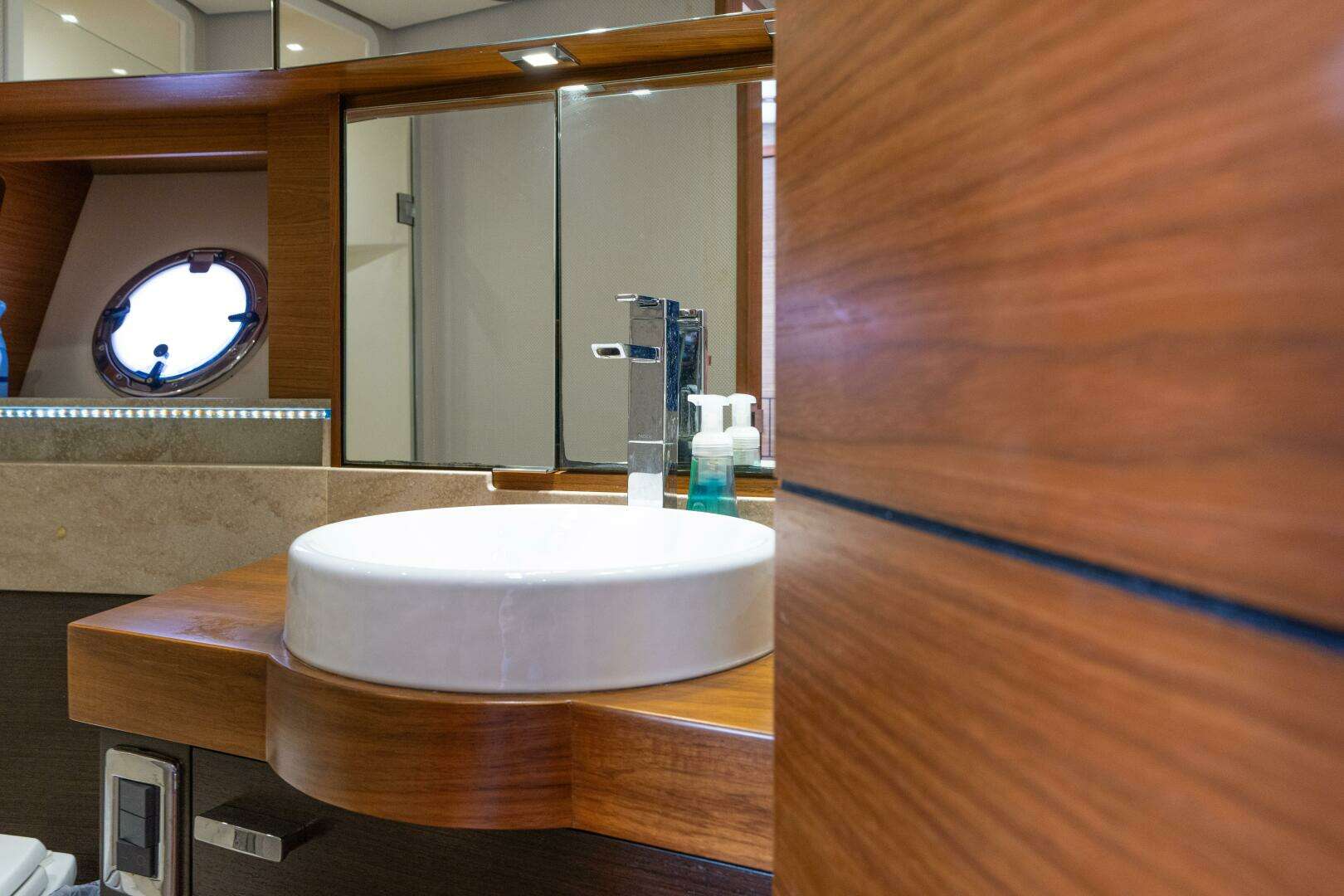 2015 Tiara Yachts 44 Coupe - Image 21
