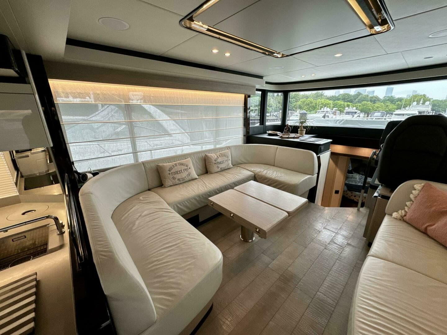 2023 Absolute 52 Navetta - Image 13