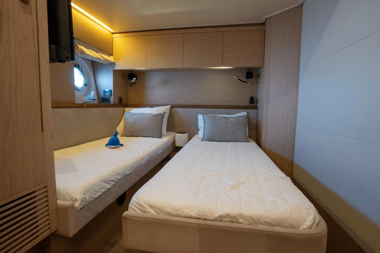 2019 Monte Carlo Yachts MC6 - 54