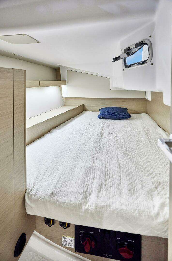 2026 Beneteau Oceanis 34.1 - Image 9