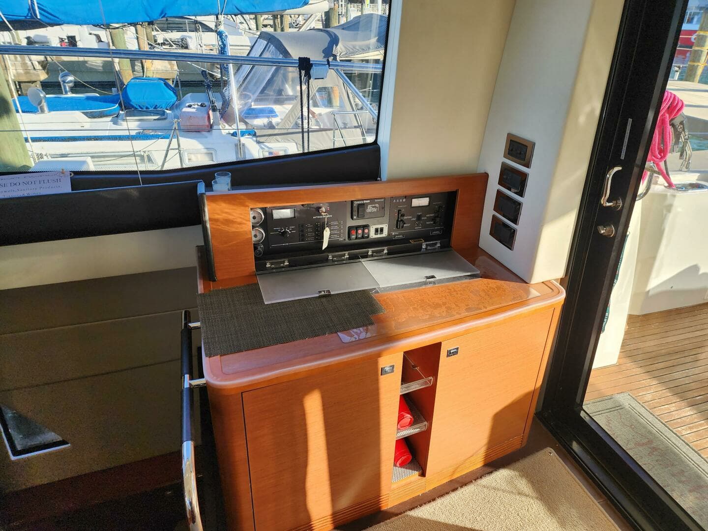 2014 Prestige 550 - Image 18
