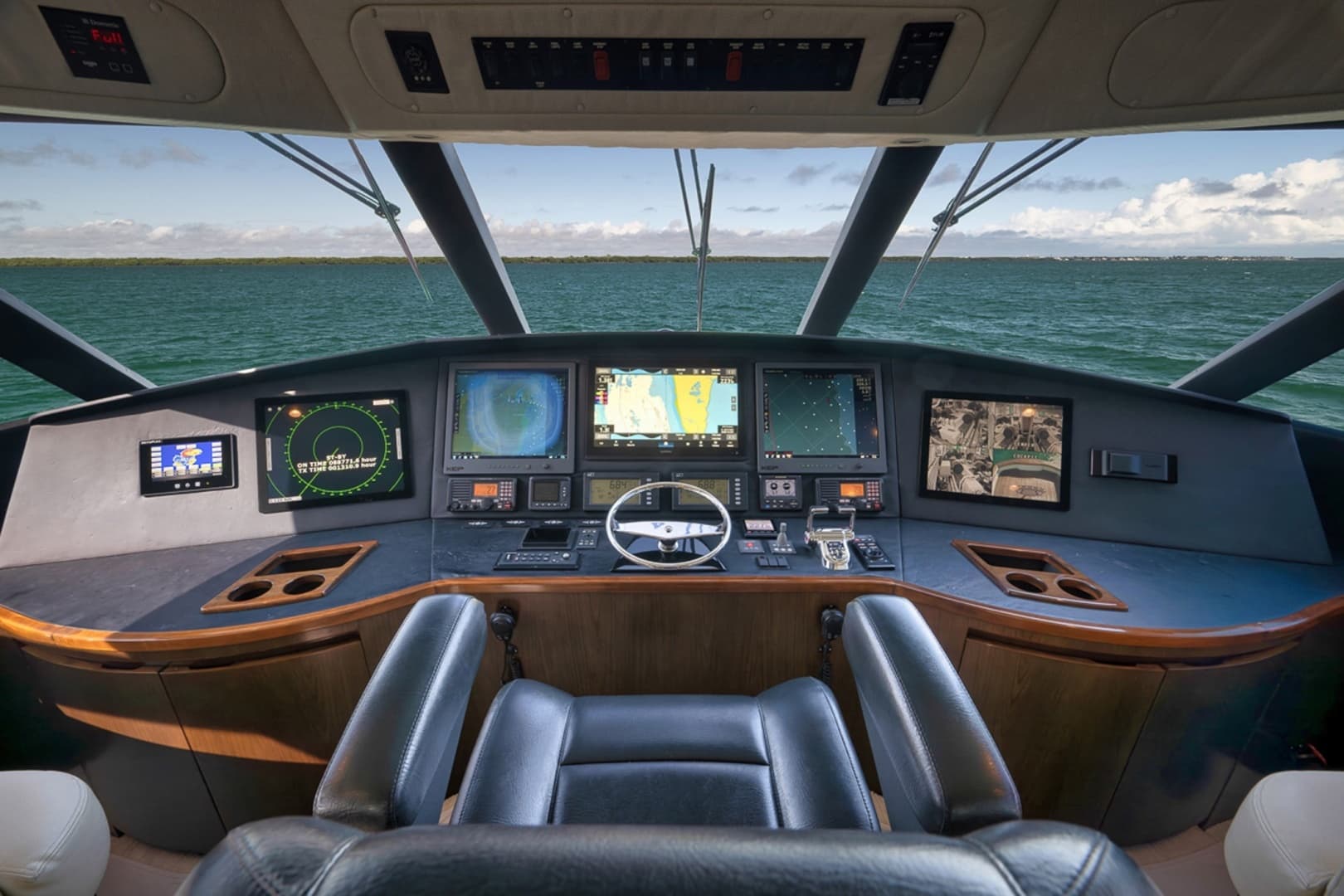 2015 Viking Enclosed Bridge - Image 24
