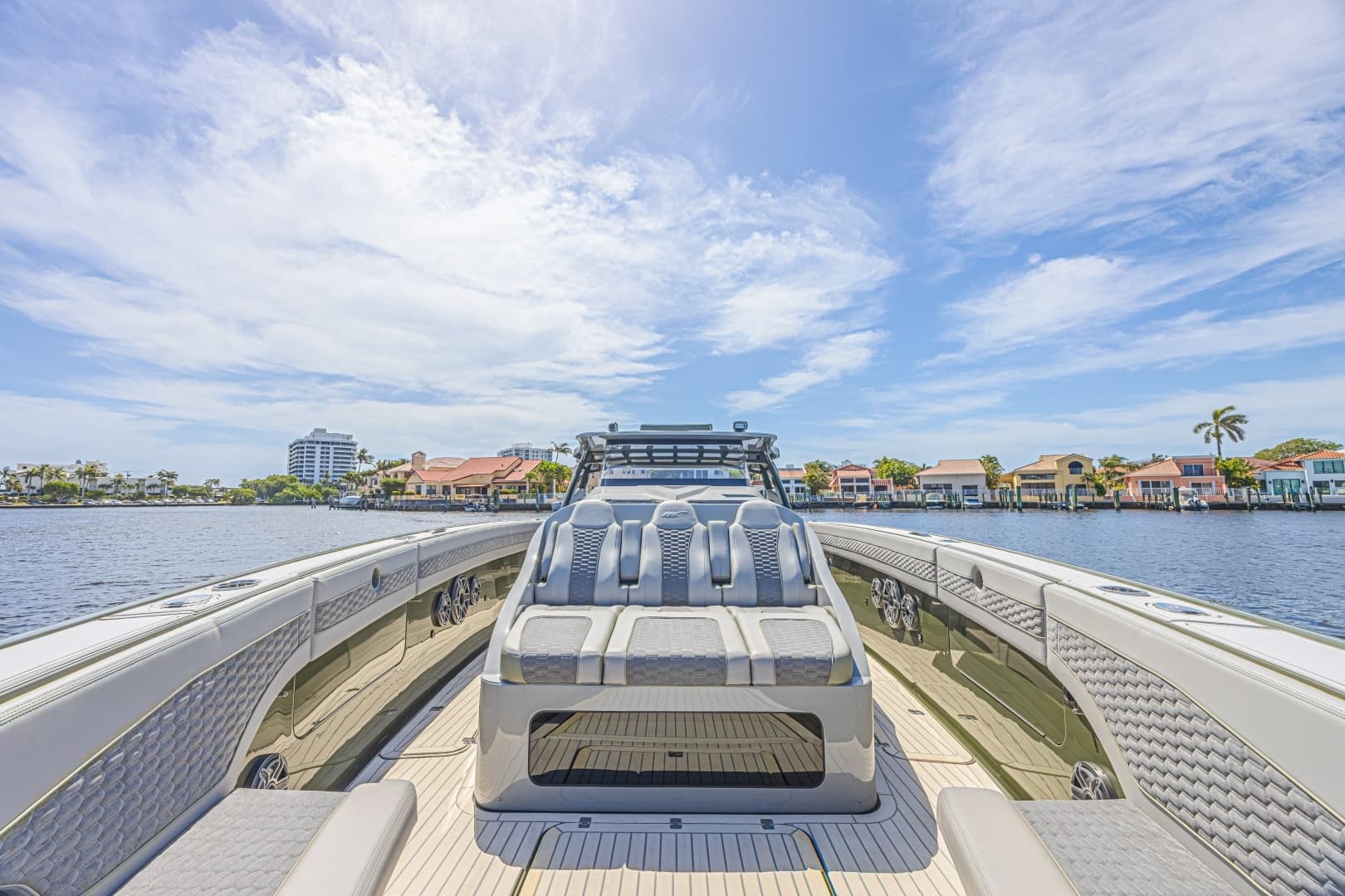 2025 Midnight Express 52 Vitesse - Image 19