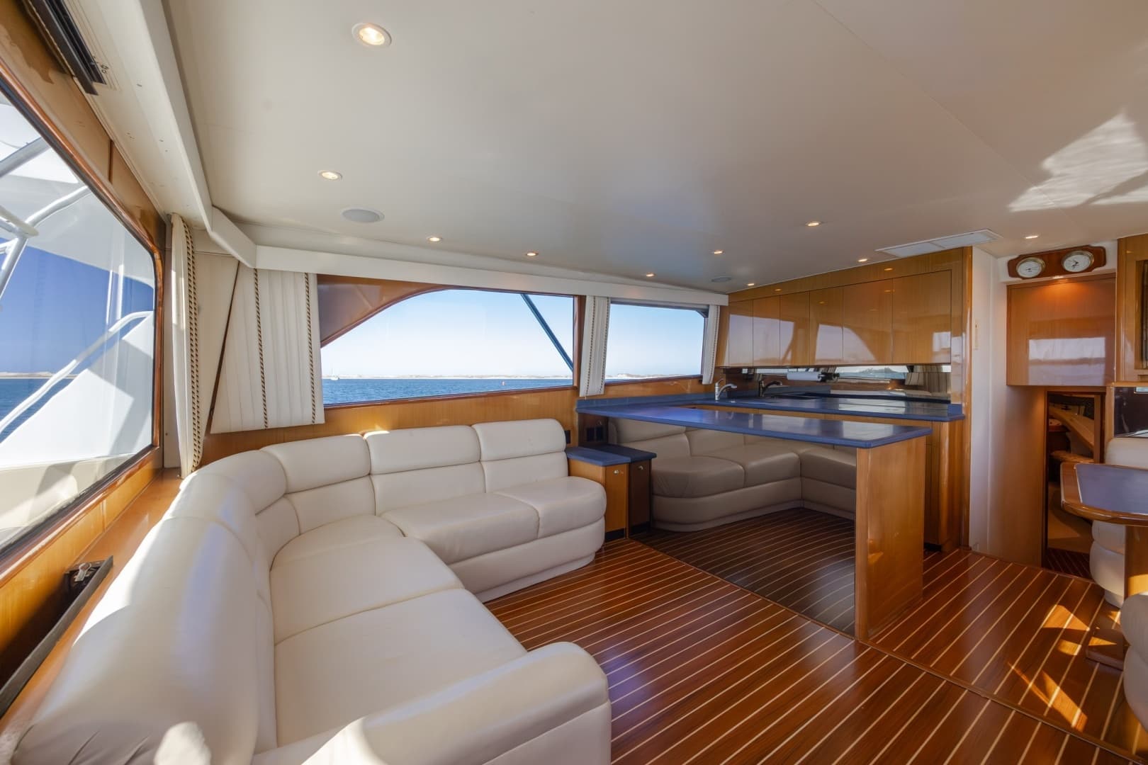 2000 Viking 55 Convertible - Image 50