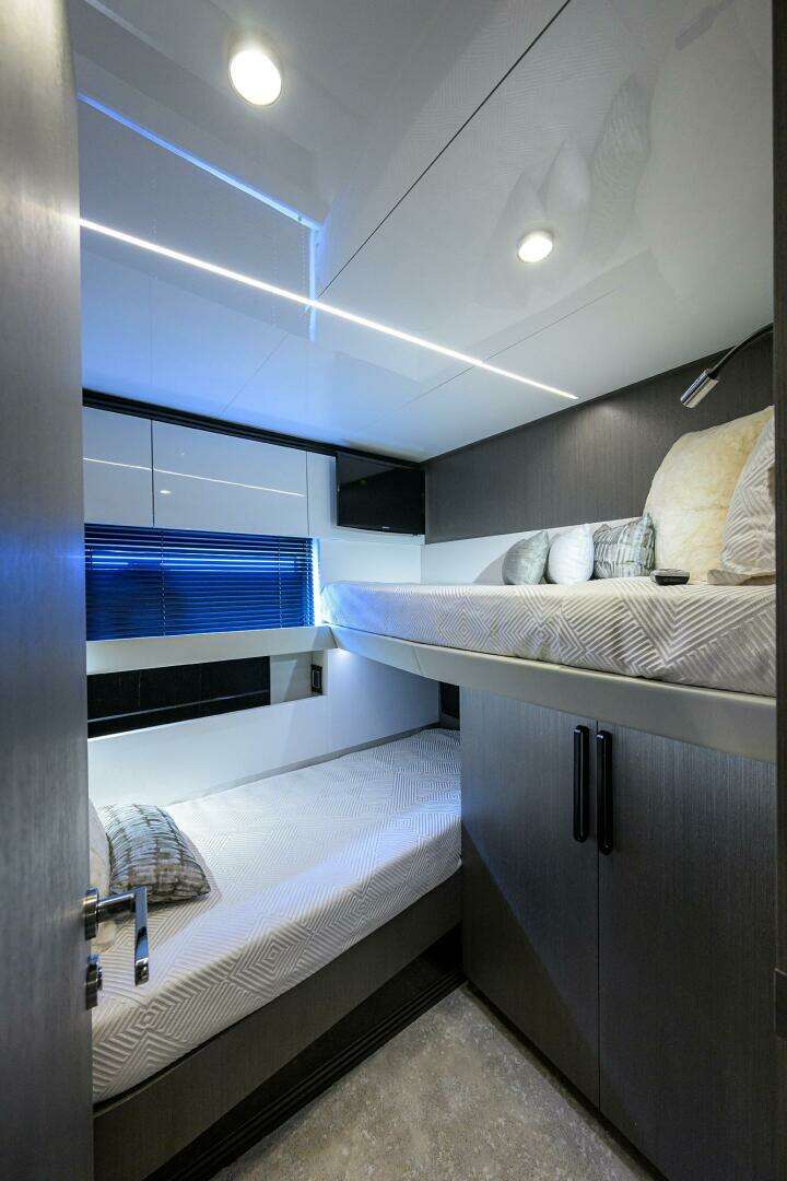 2019 Azimut S7 - Image 126