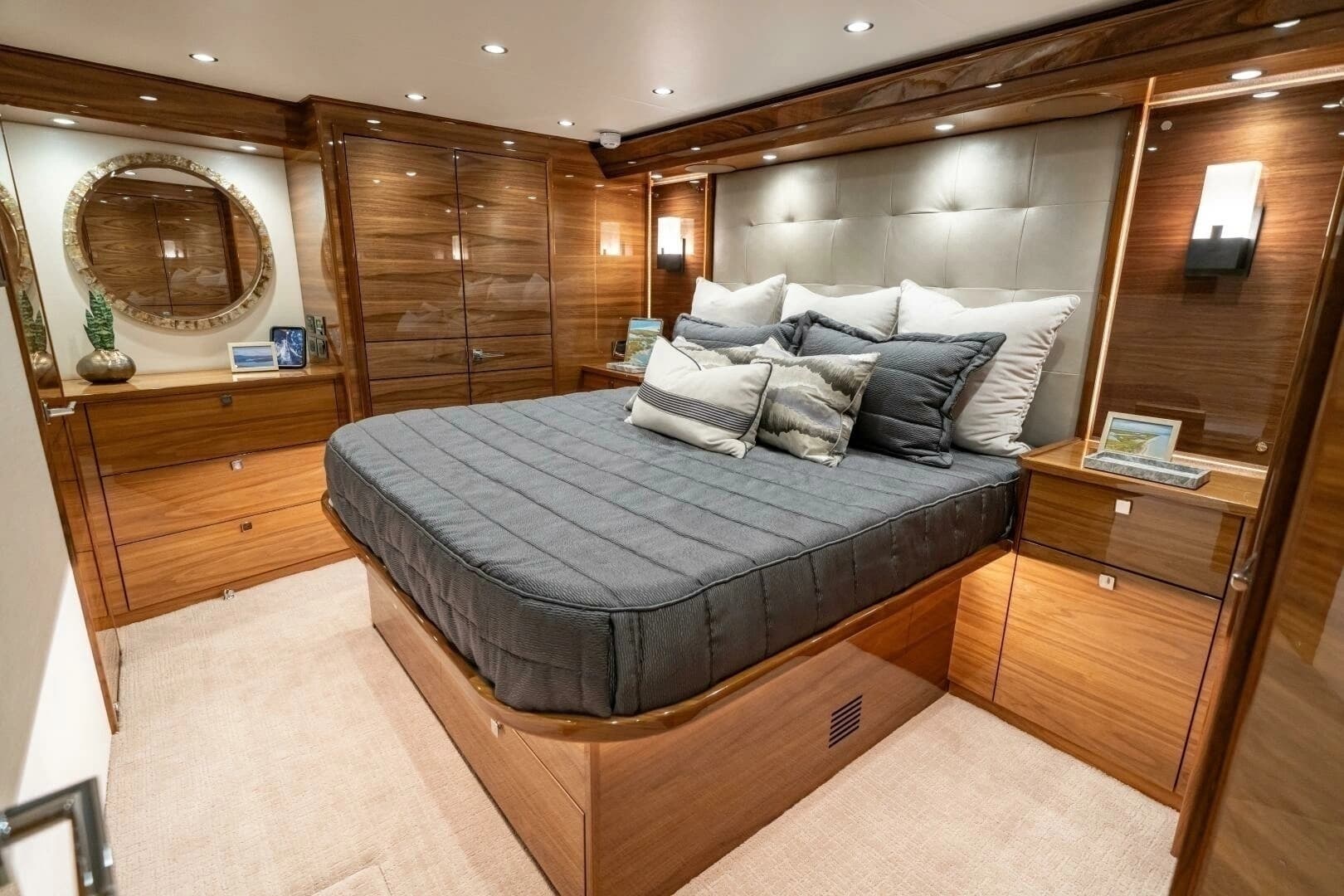 2027 Viking 74  Convertible - Image 11