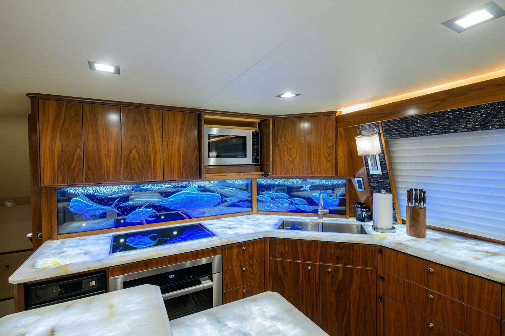 2020 Viking 92 Enclosed Bridge - Image 7