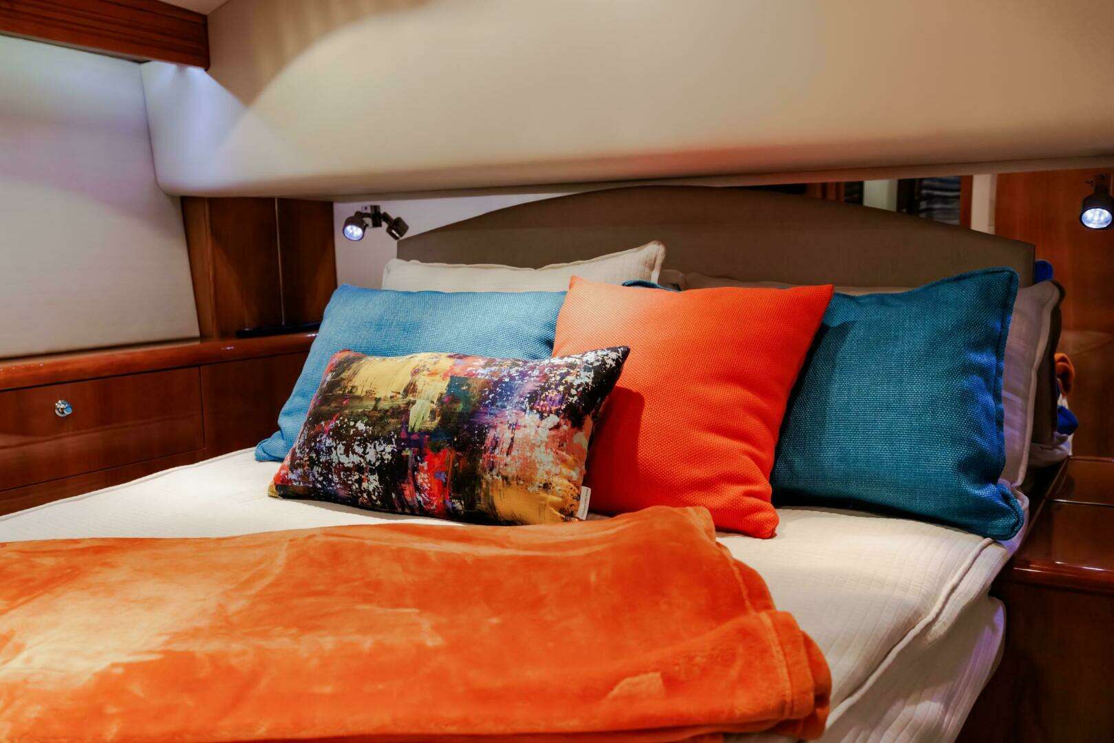 2005 Hatteras 50 Convertible - Image 33