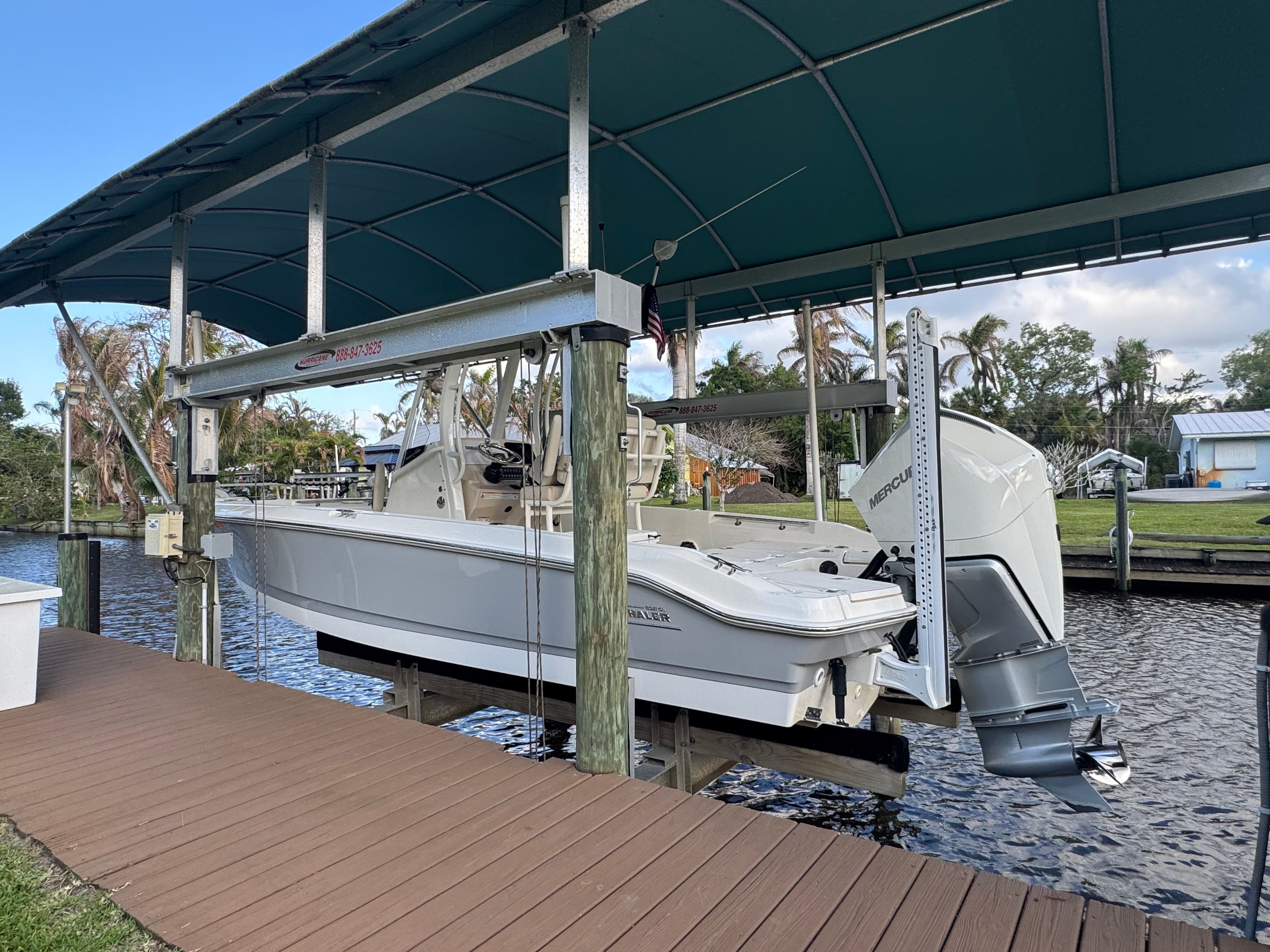 2024 Boston Whaler 250 Dauntless - 2