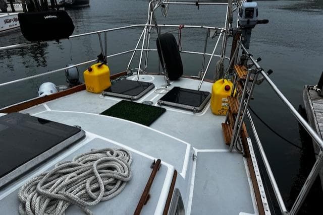 Bristol 47.7 Cutter/Sloop 1990 deck with ropes and yellow fuel containers.