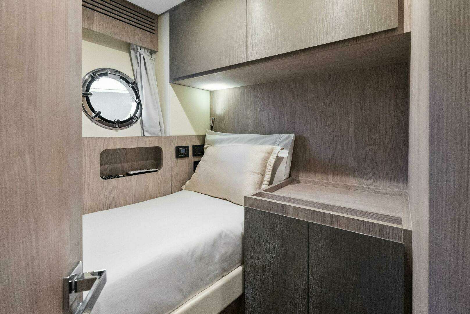 2022 Azimut S8 - Image 45