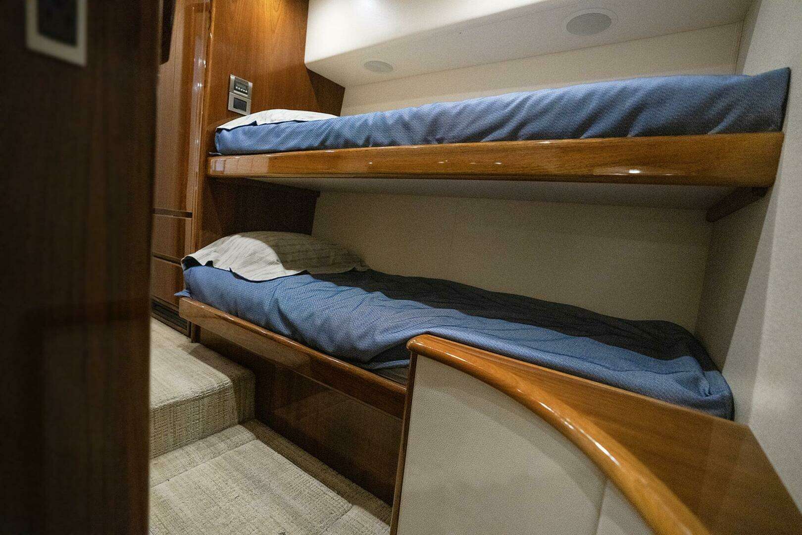 2014 Viking Viking 66 Convertible - Image 10