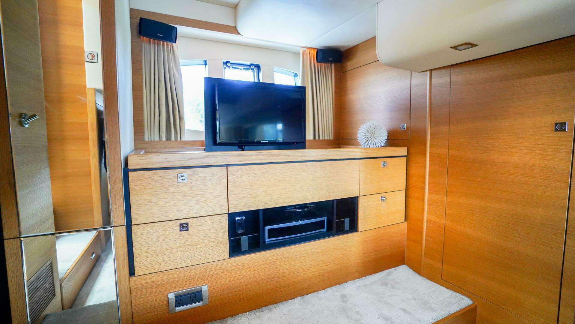 2009 Fairline — - Image 30