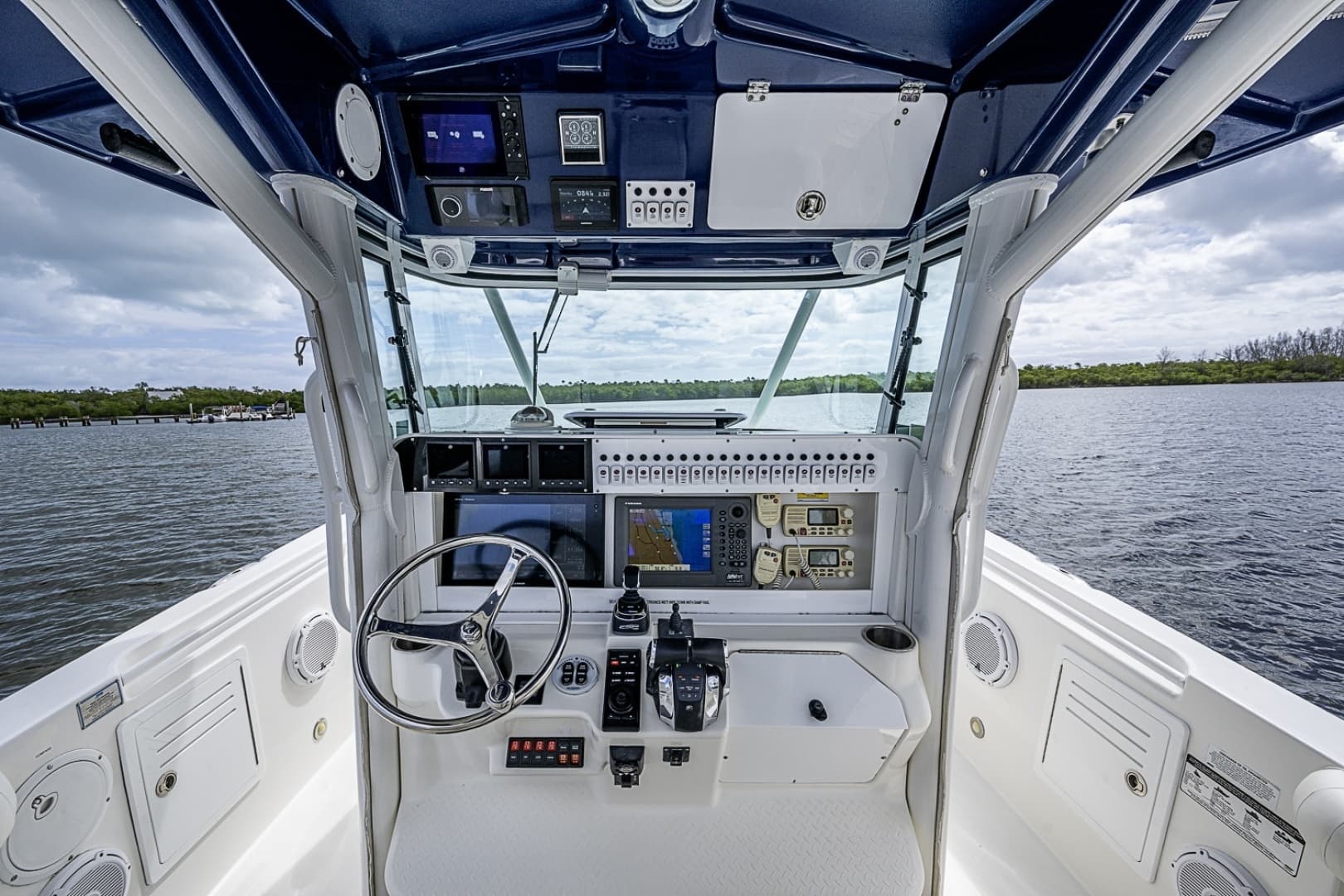2009 Everglades 350 CC - Image 7