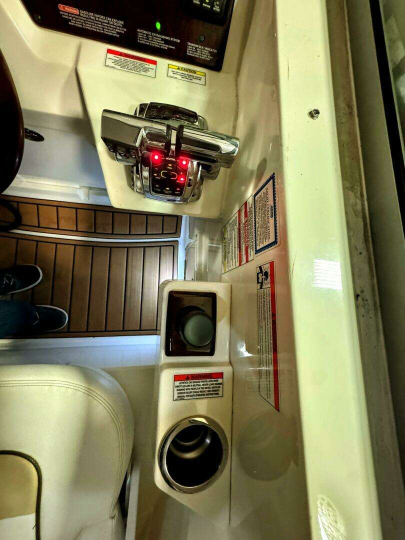 2010 Sea Ray 310 Sundancer - Image 16