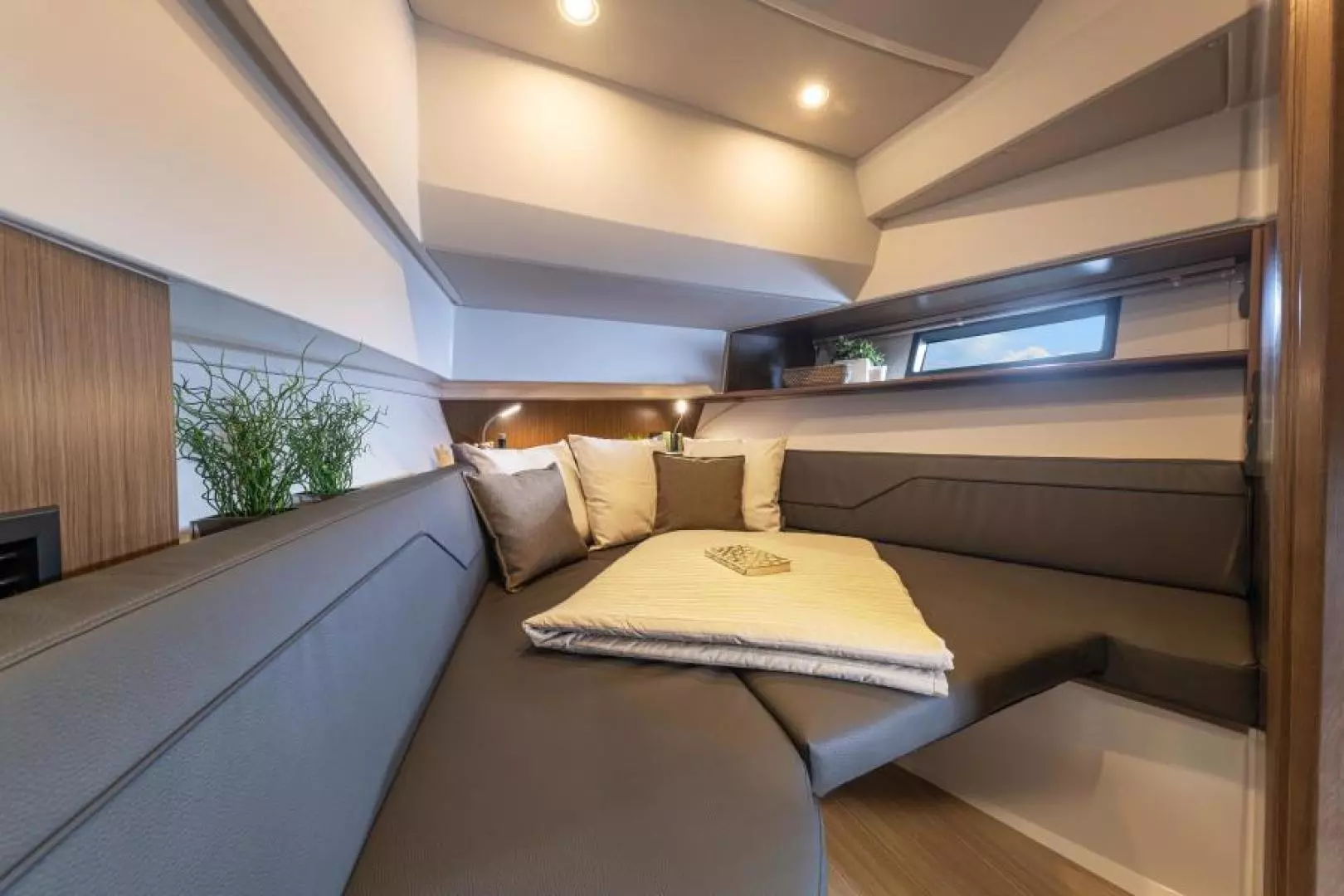 2023 Bavaria VIDA 33 - Image 13