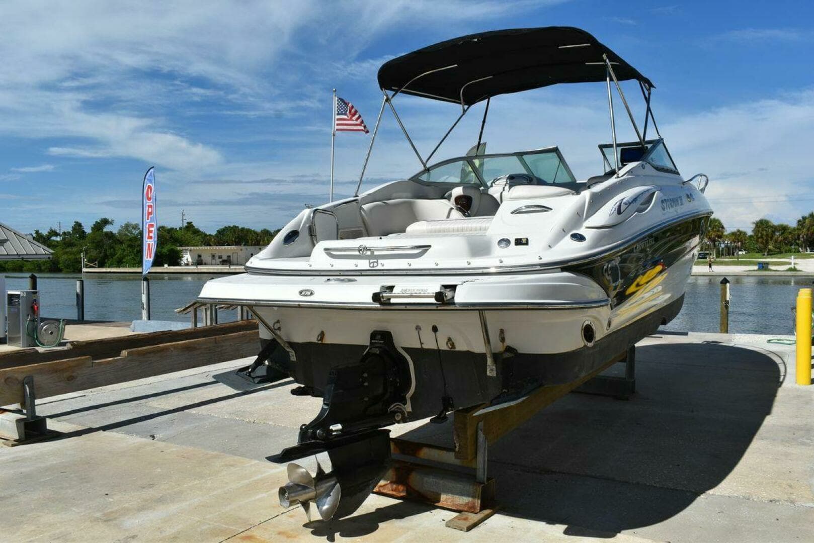 2005 Crownline 275 CCR - Image 2