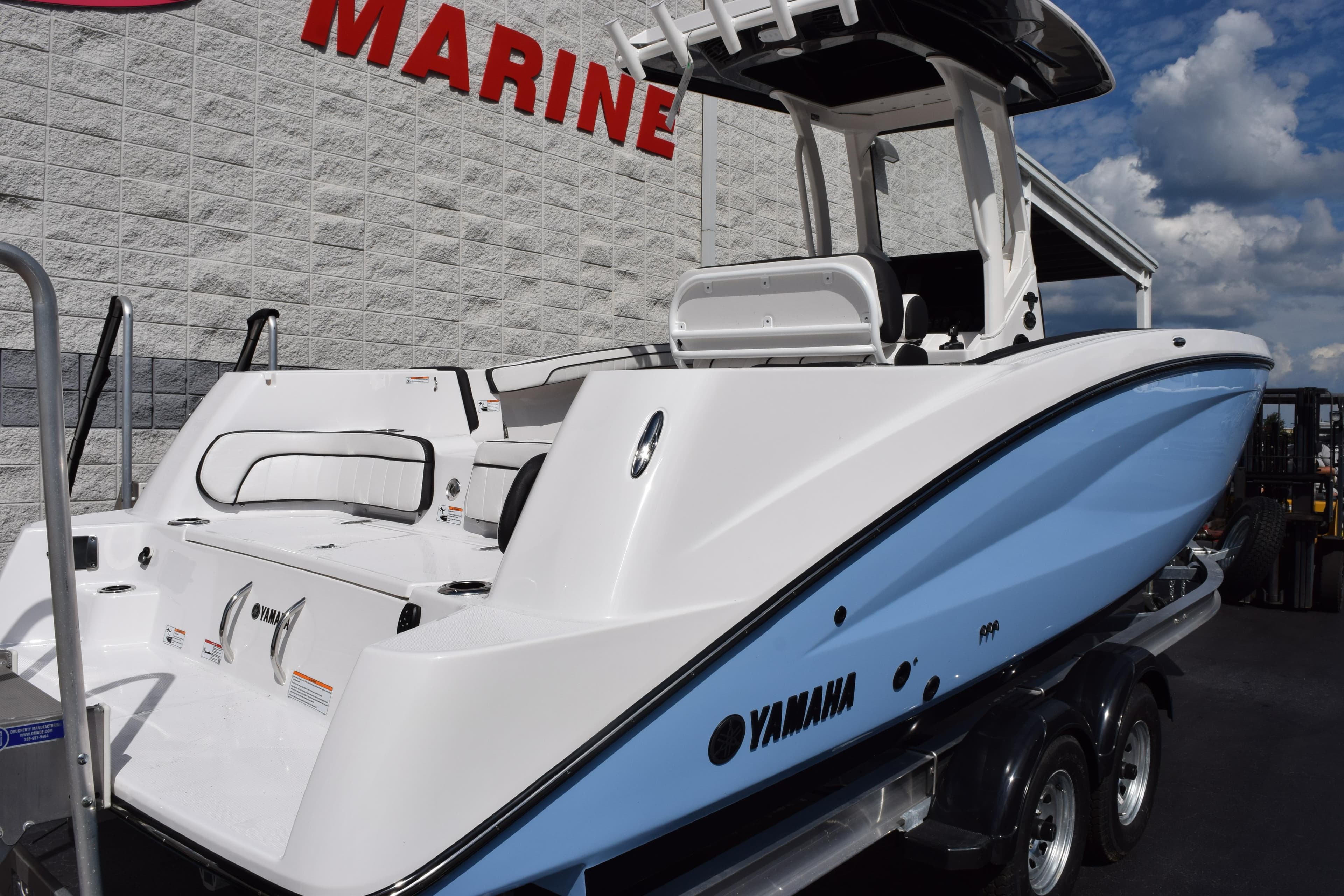 2026 Yamaha Boats 255 FSH Sport H in marina, showcasing sleek design and modern features.