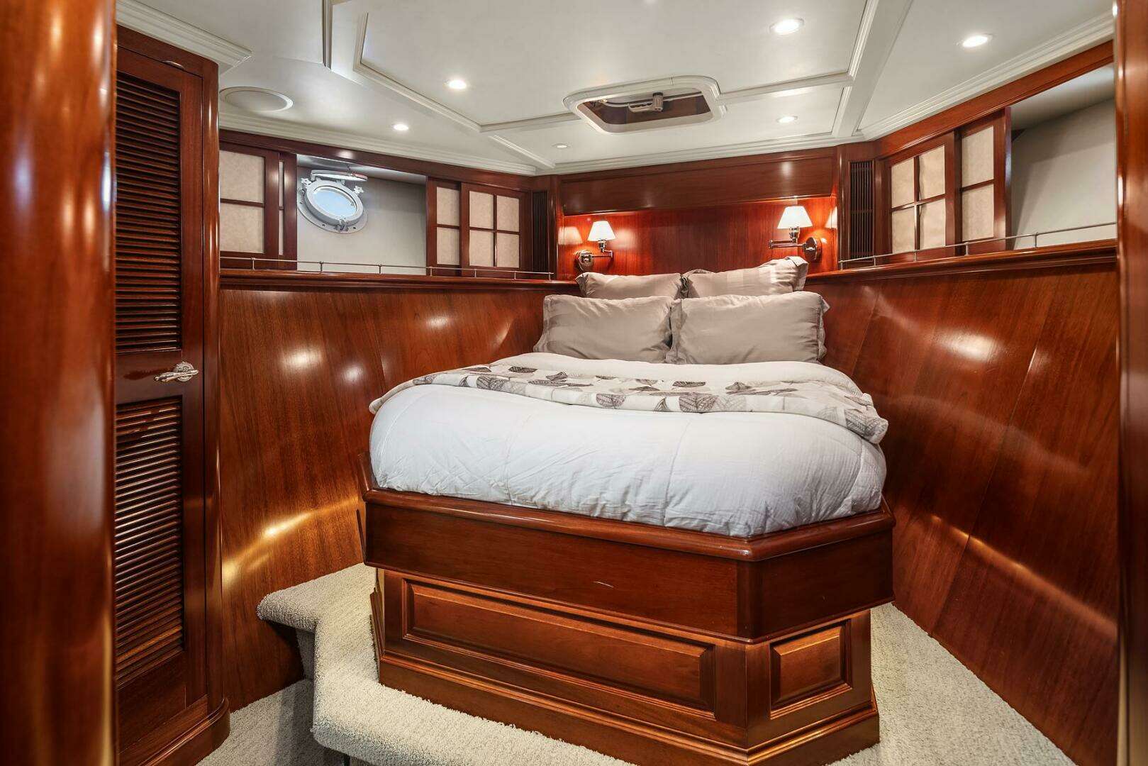 2001 Rayburn Custom Yachts Flush Deck - Image 35